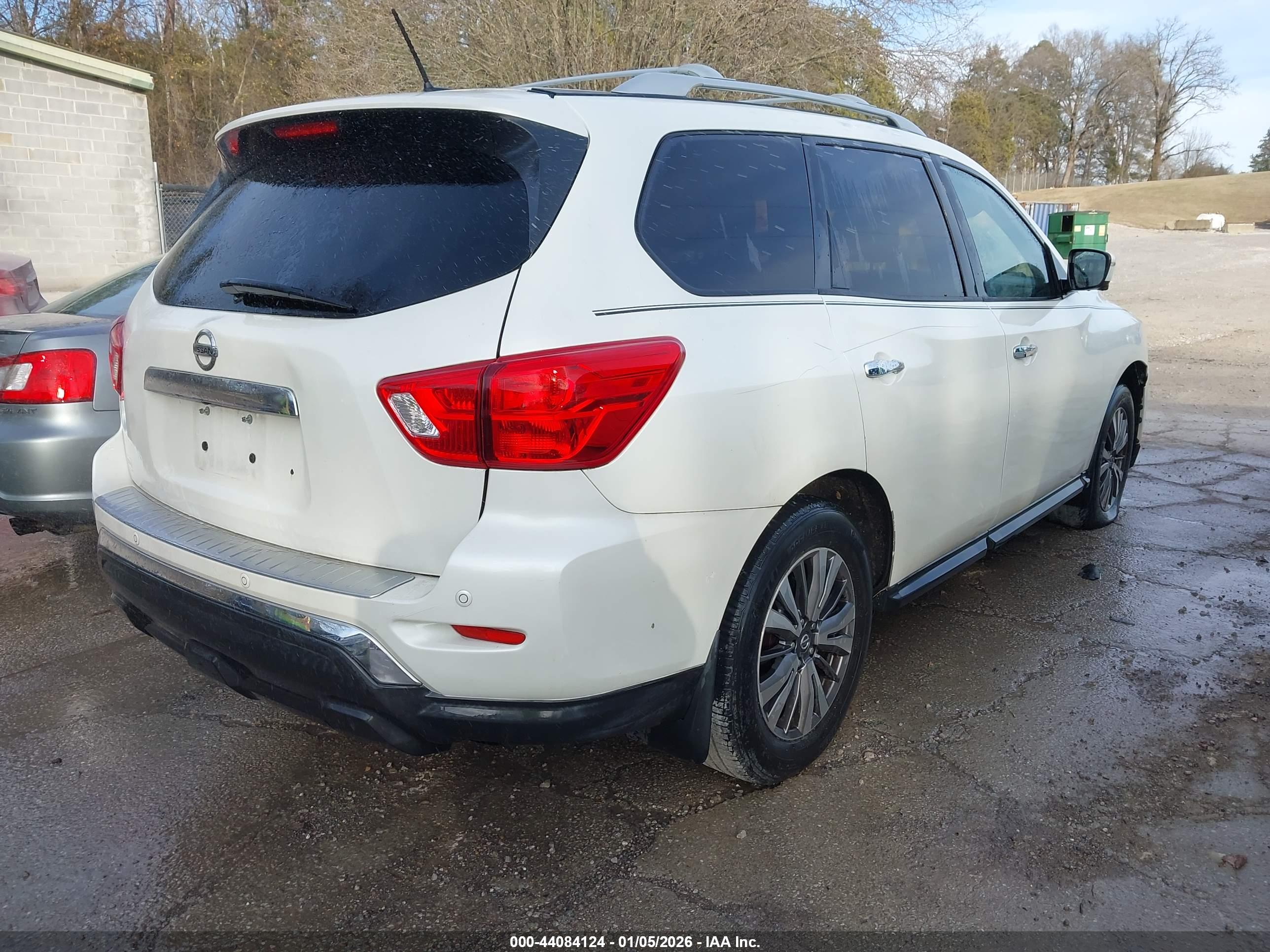 NISSAN PATHFINDER image 4