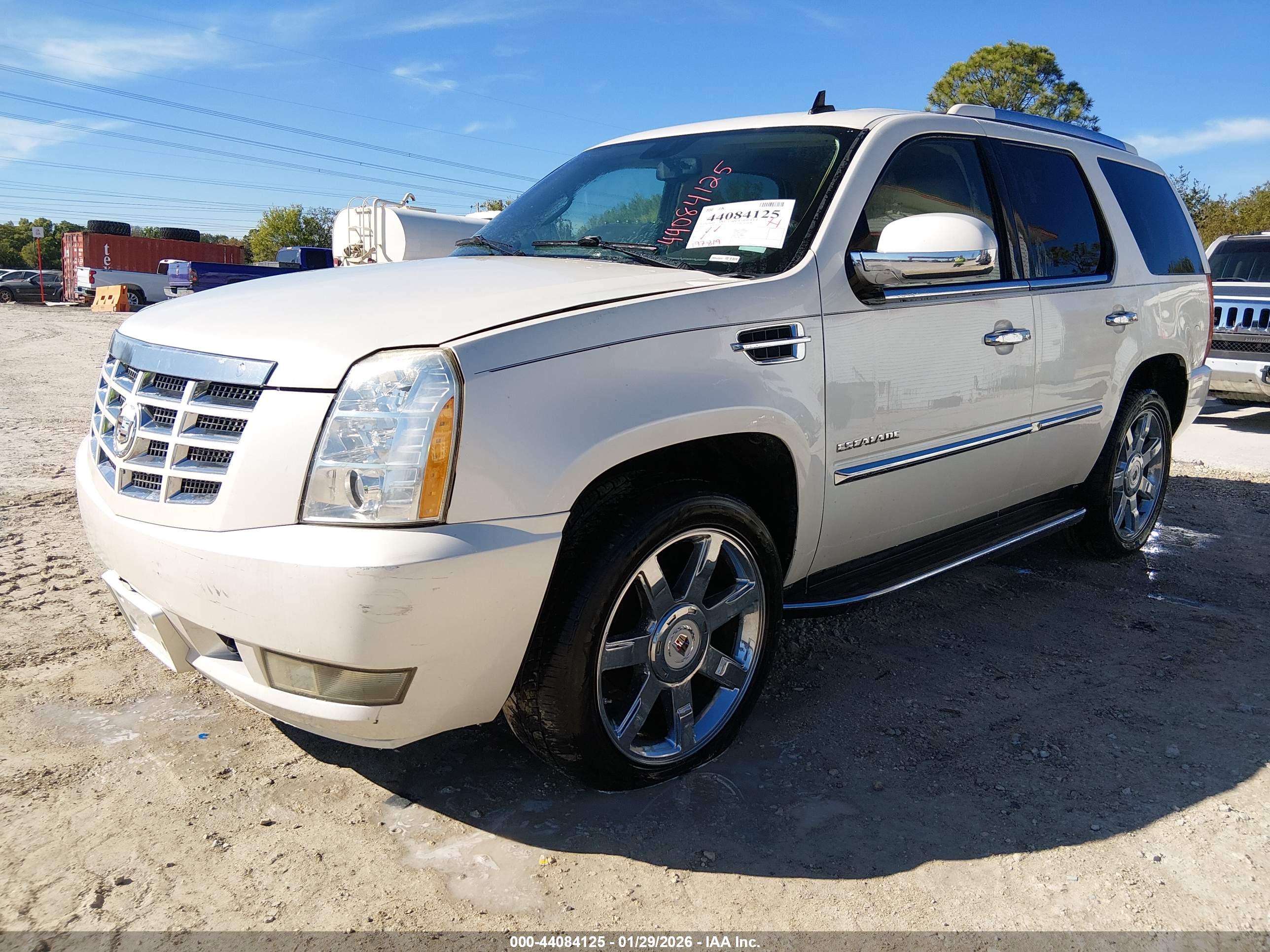 CADILLAC ESCALADE image 2