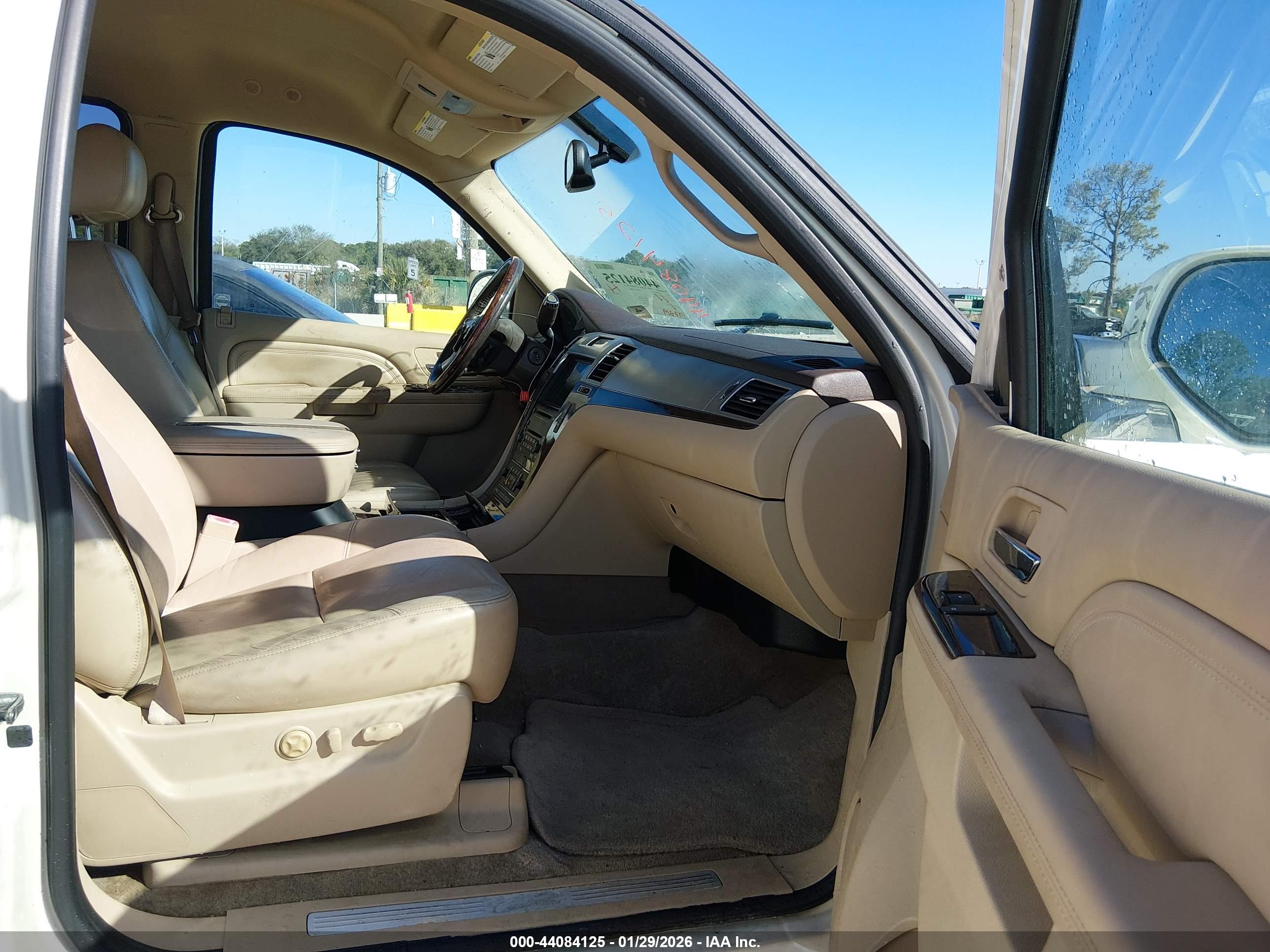 CADILLAC ESCALADE image 5