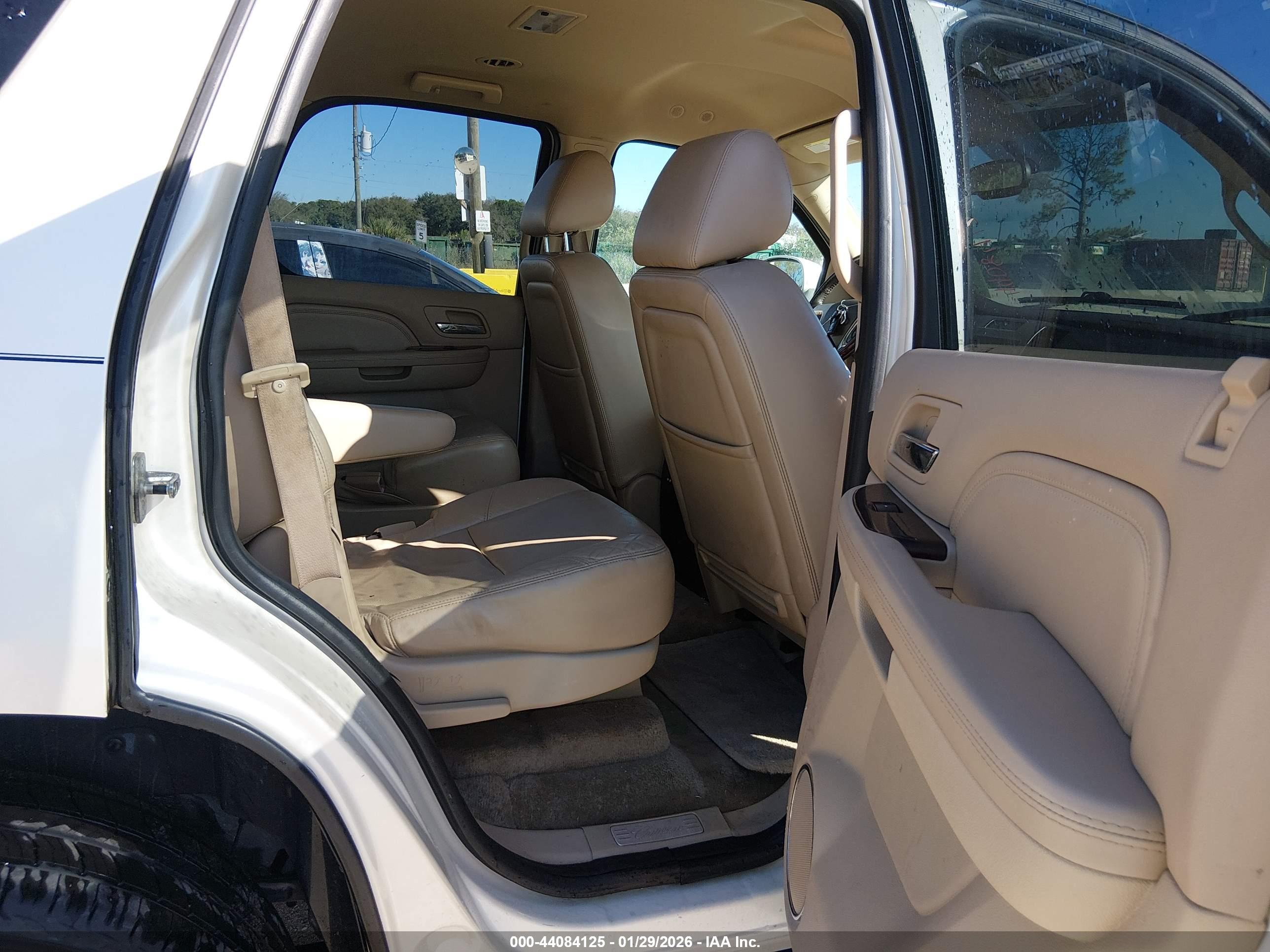 CADILLAC ESCALADE image 8