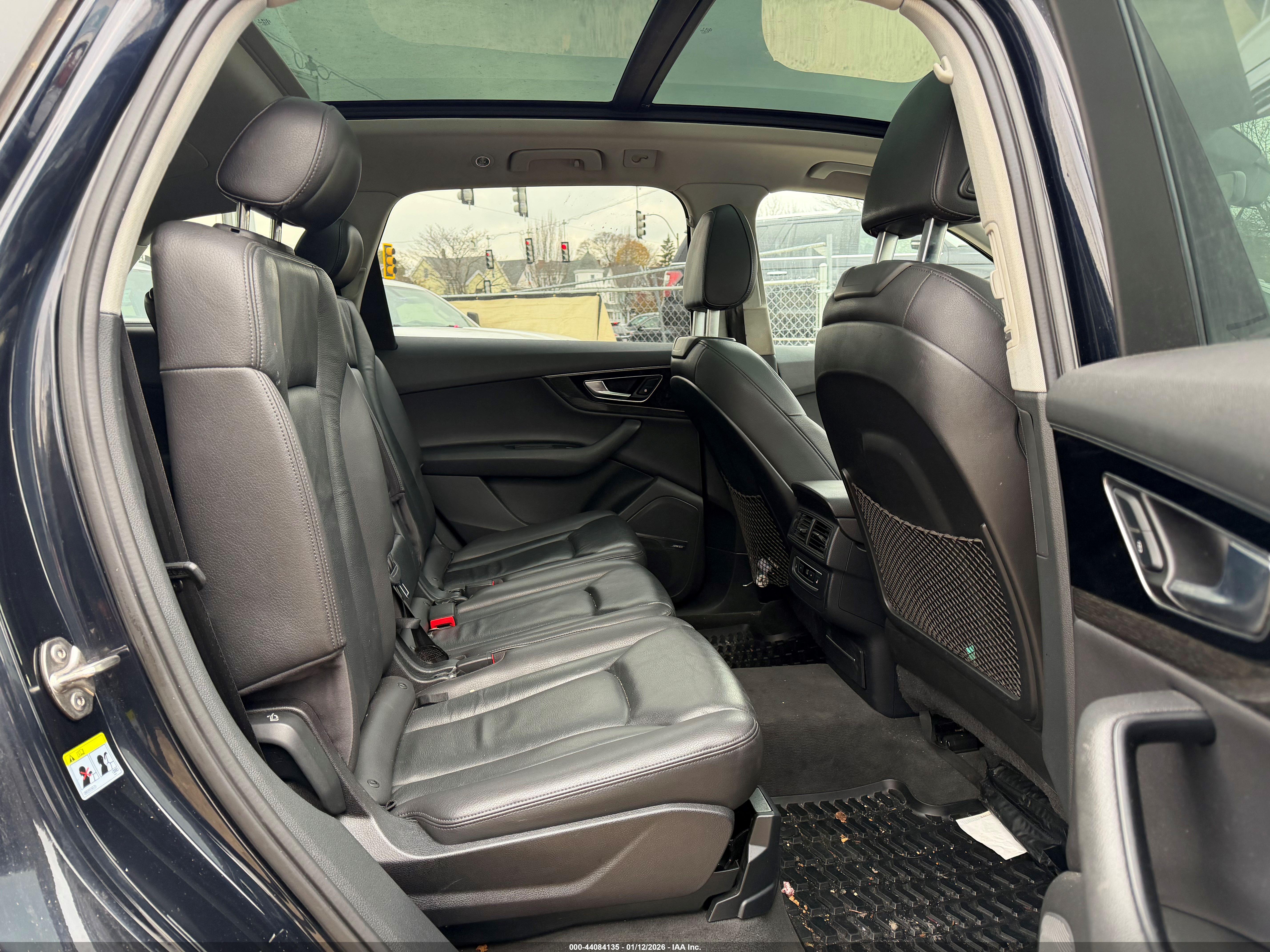 AUDI Q7 image 8