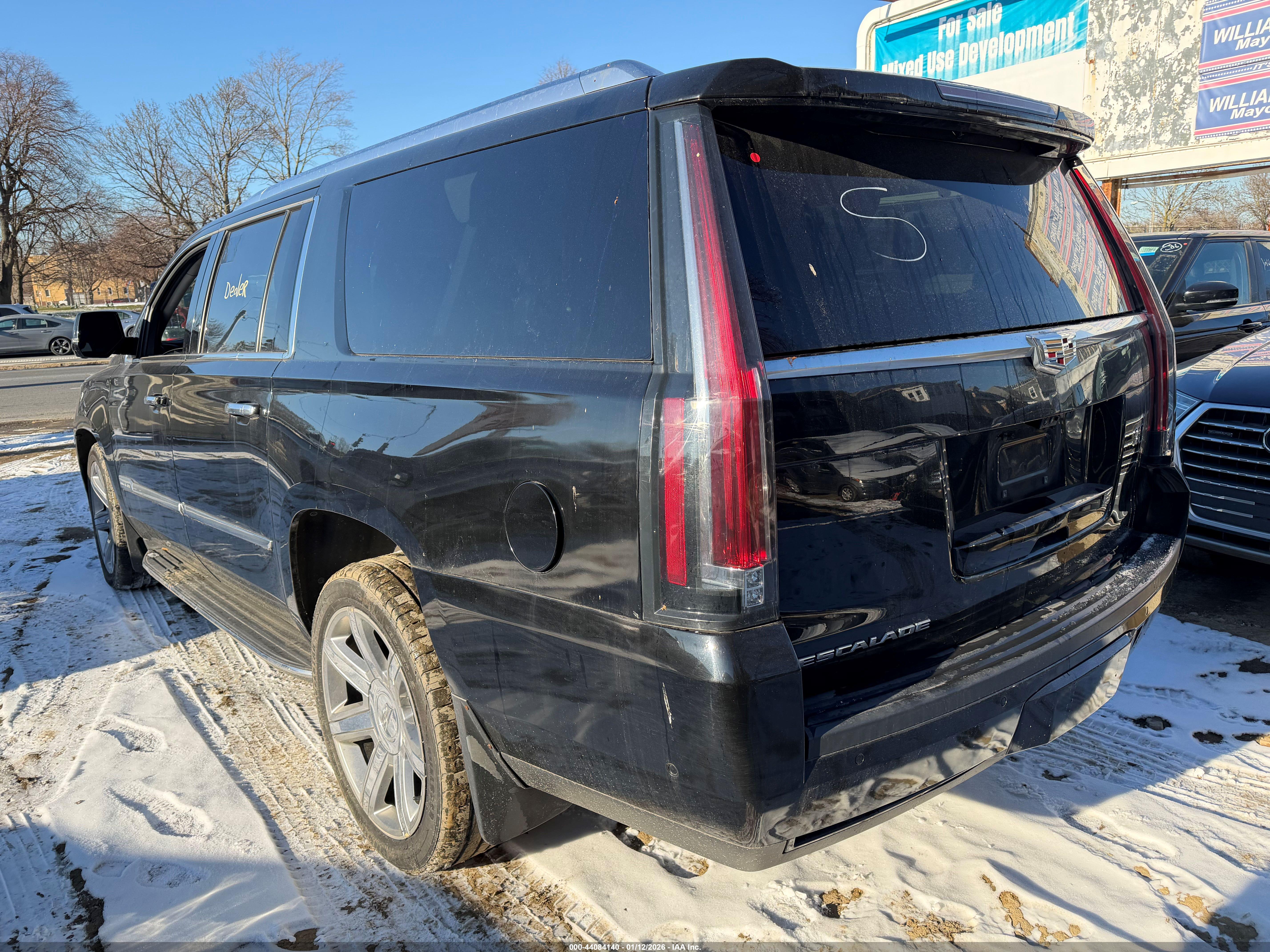 CADILLAC ESCALADE image 3