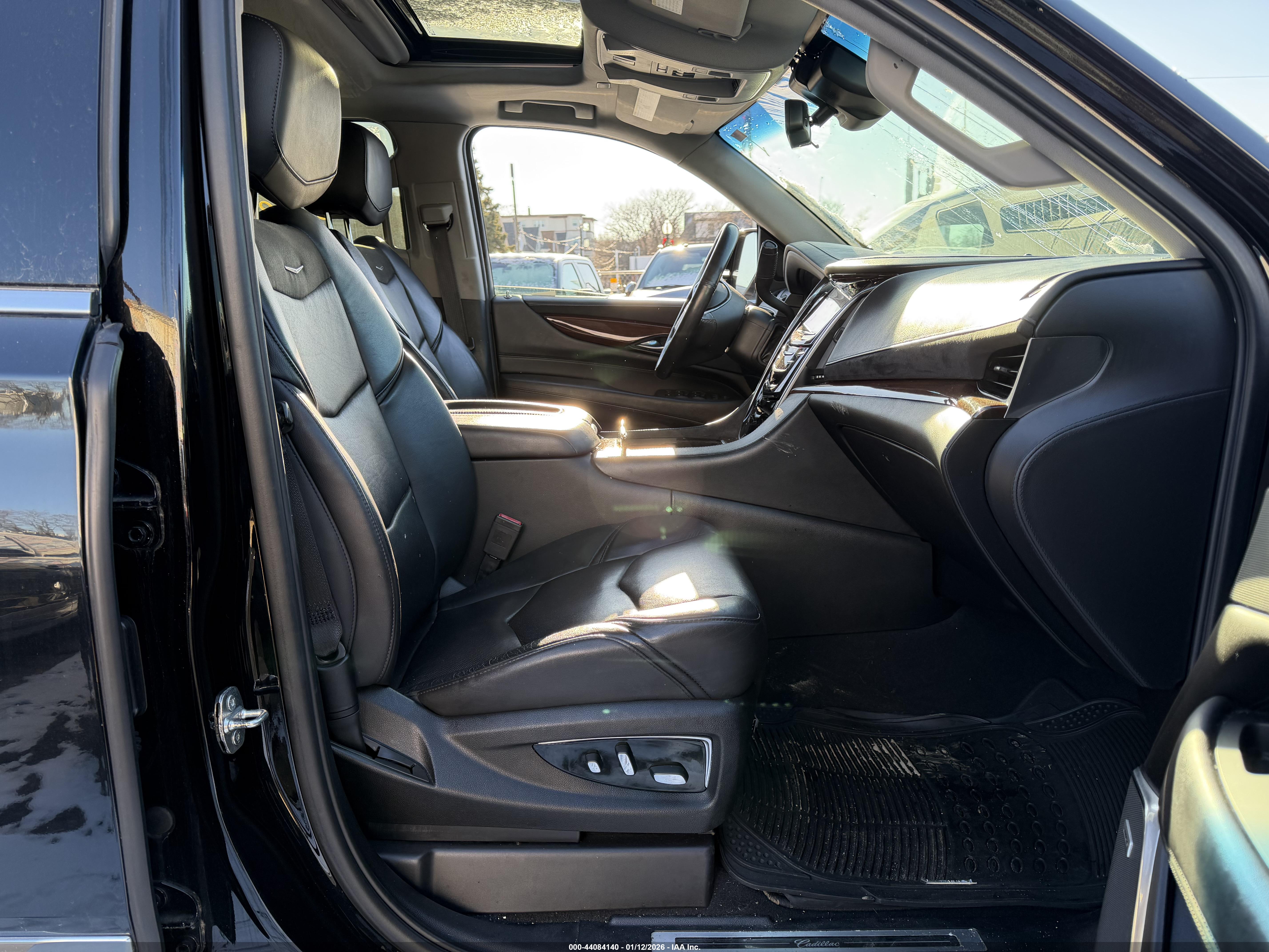 CADILLAC ESCALADE image 5