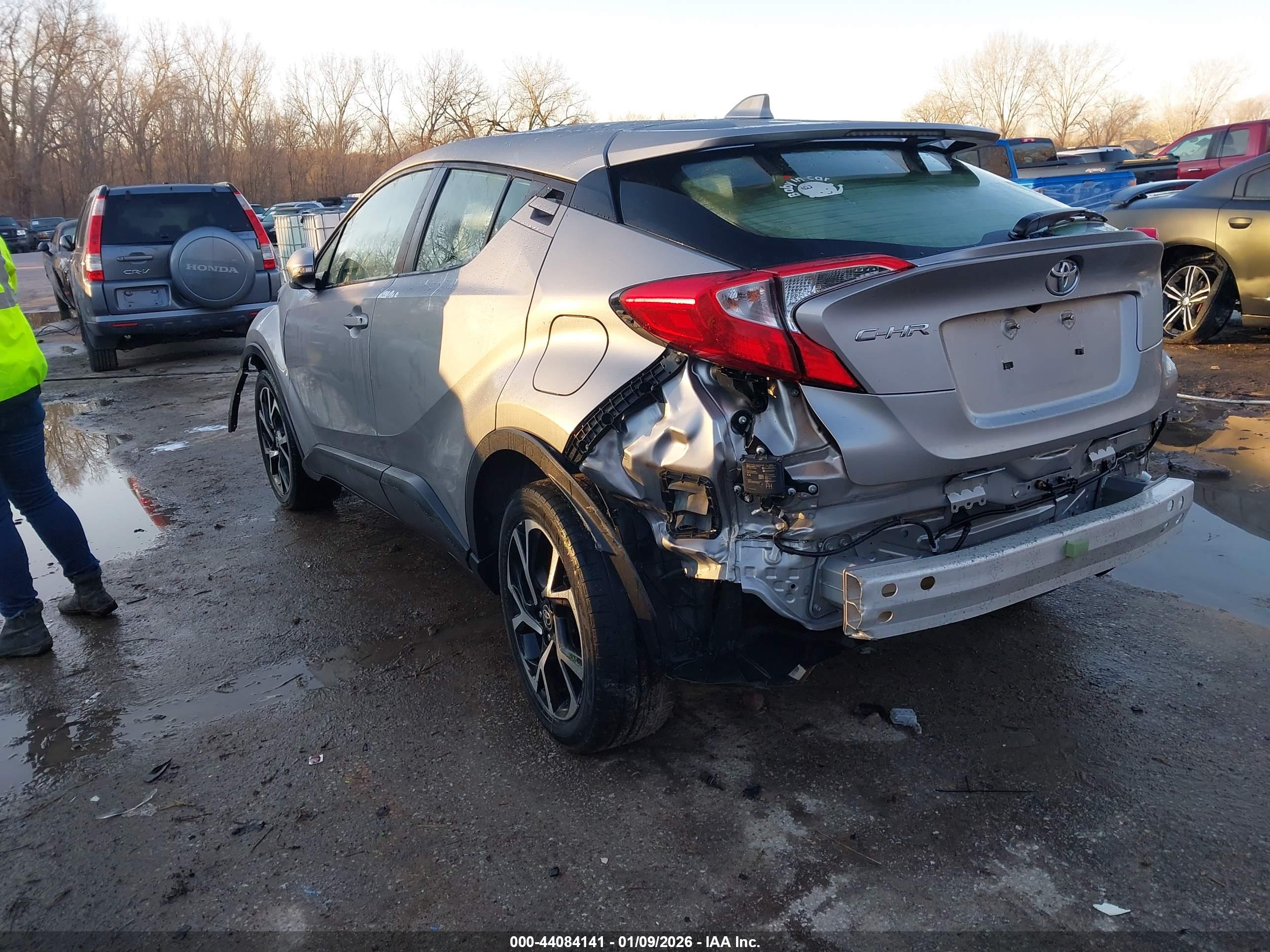 TOYOTA C-HR image 3