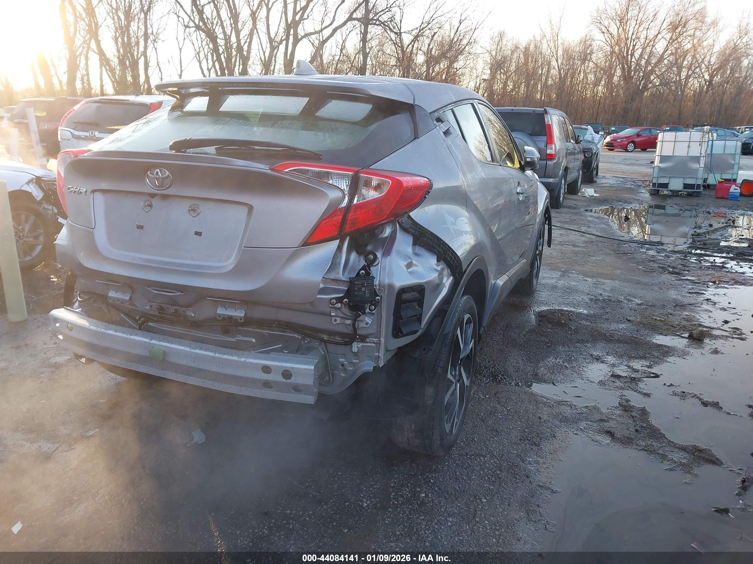 TOYOTA C-HR image 4