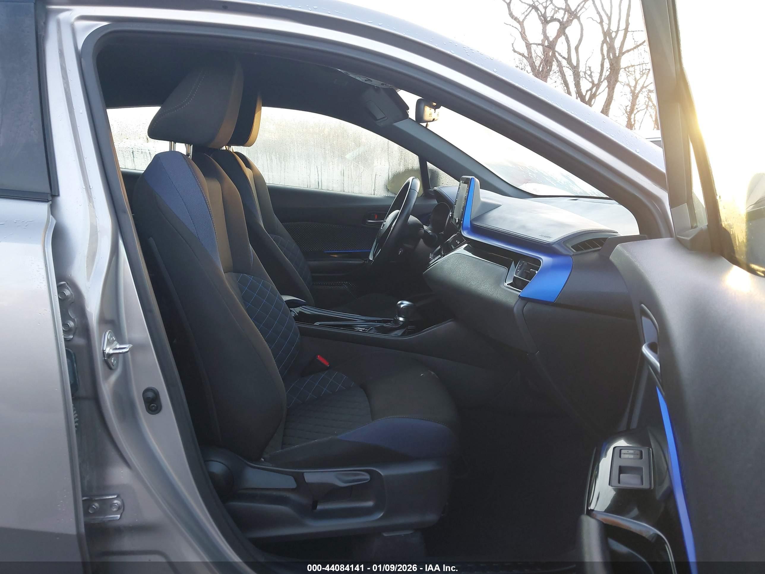 TOYOTA C-HR image 5