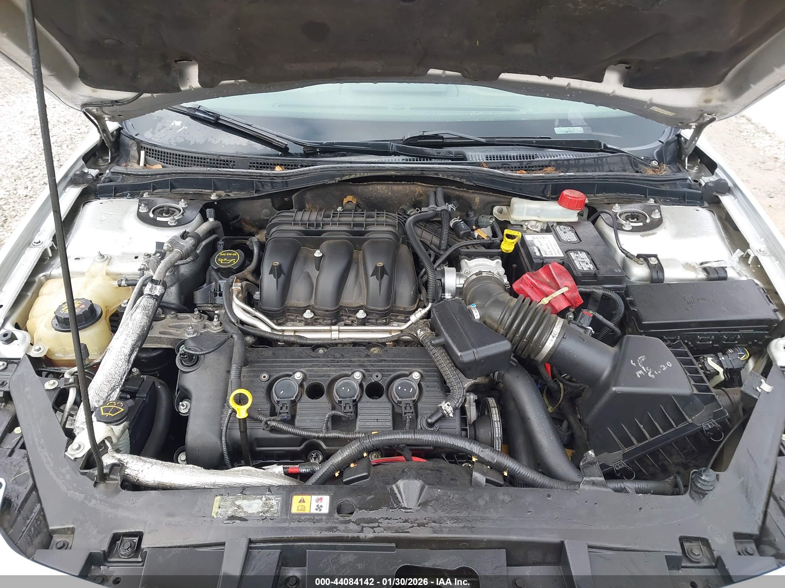 FORD FUSION image 10