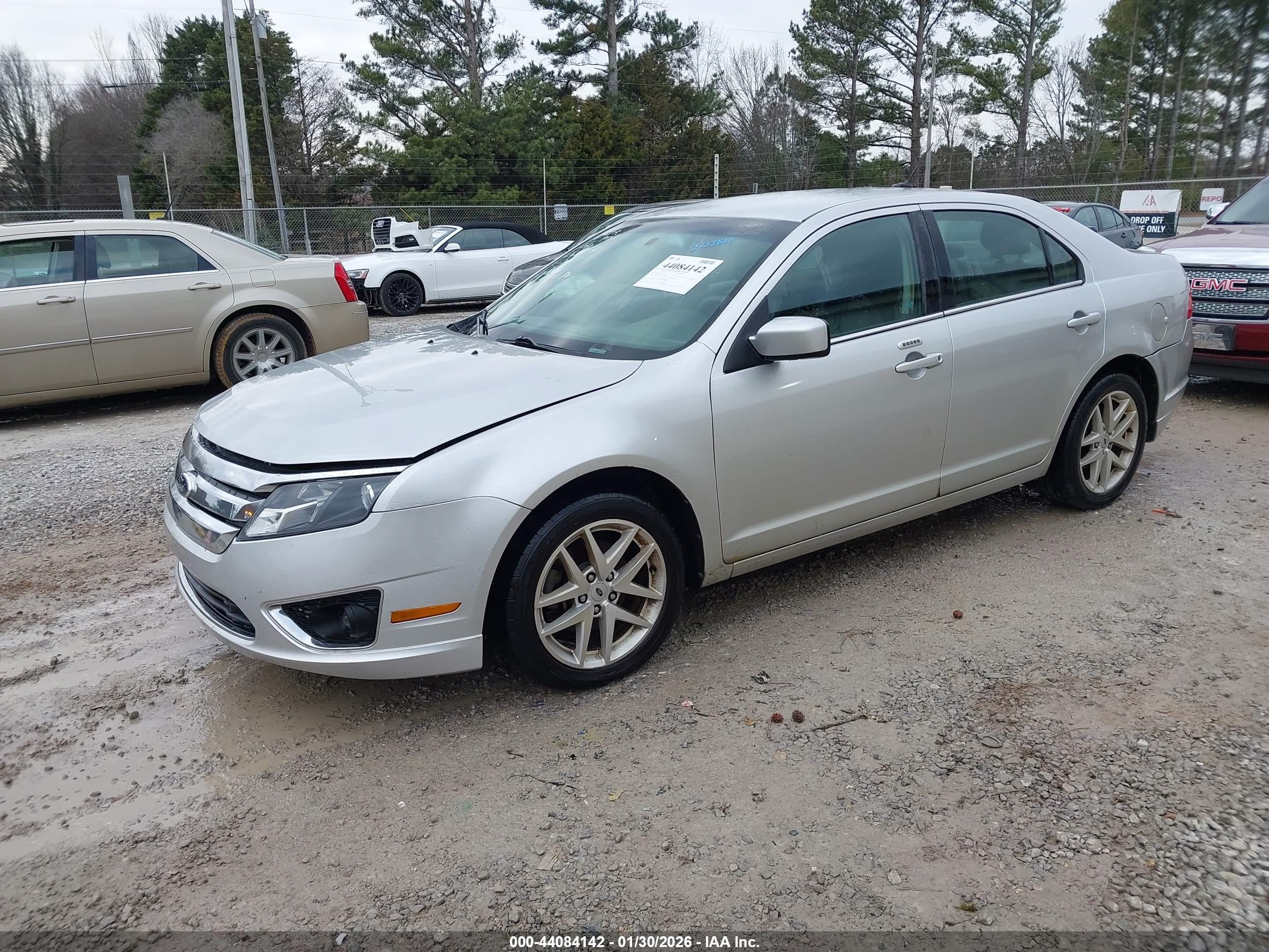 FORD FUSION image 2