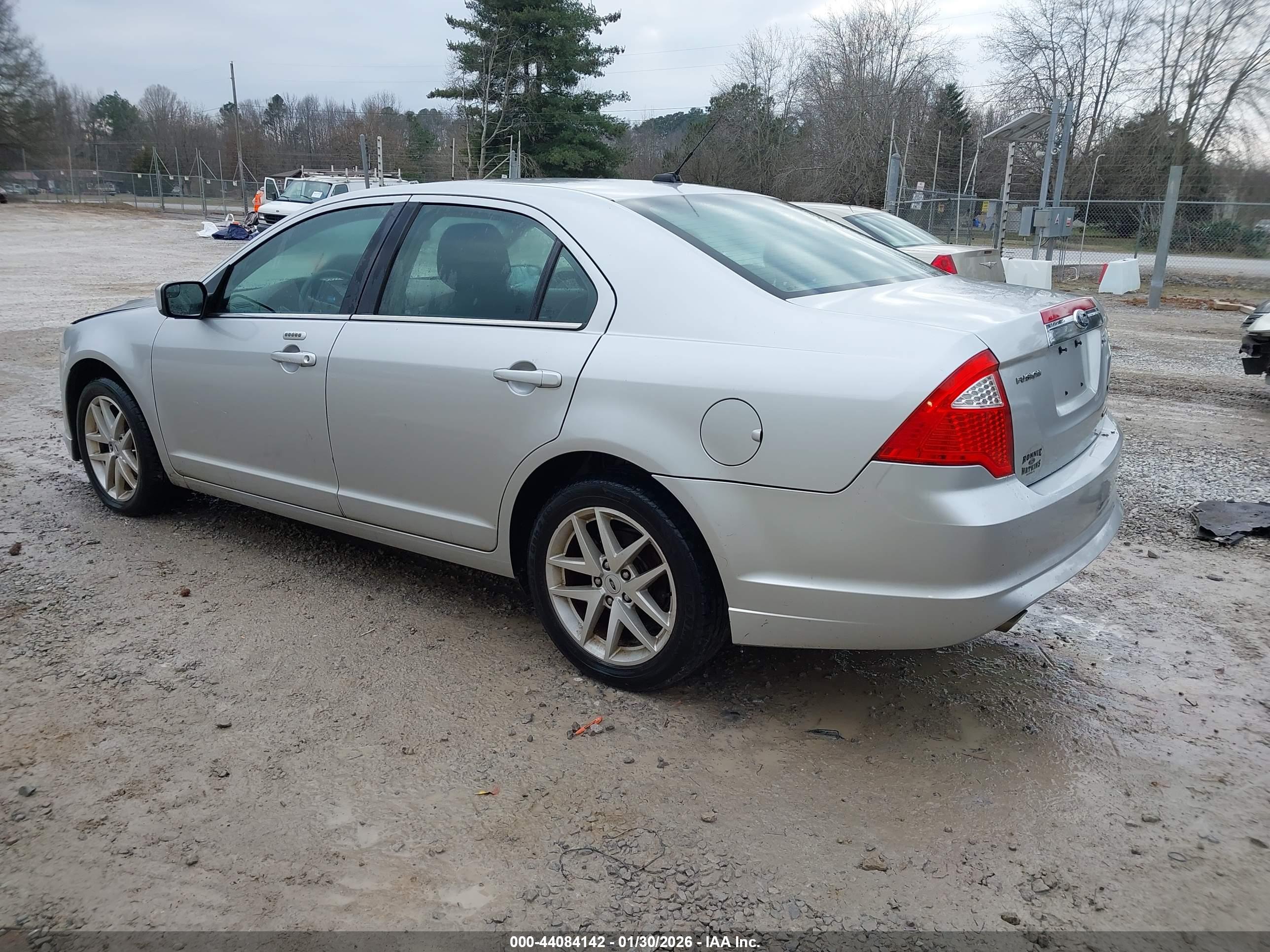 FORD FUSION image 3