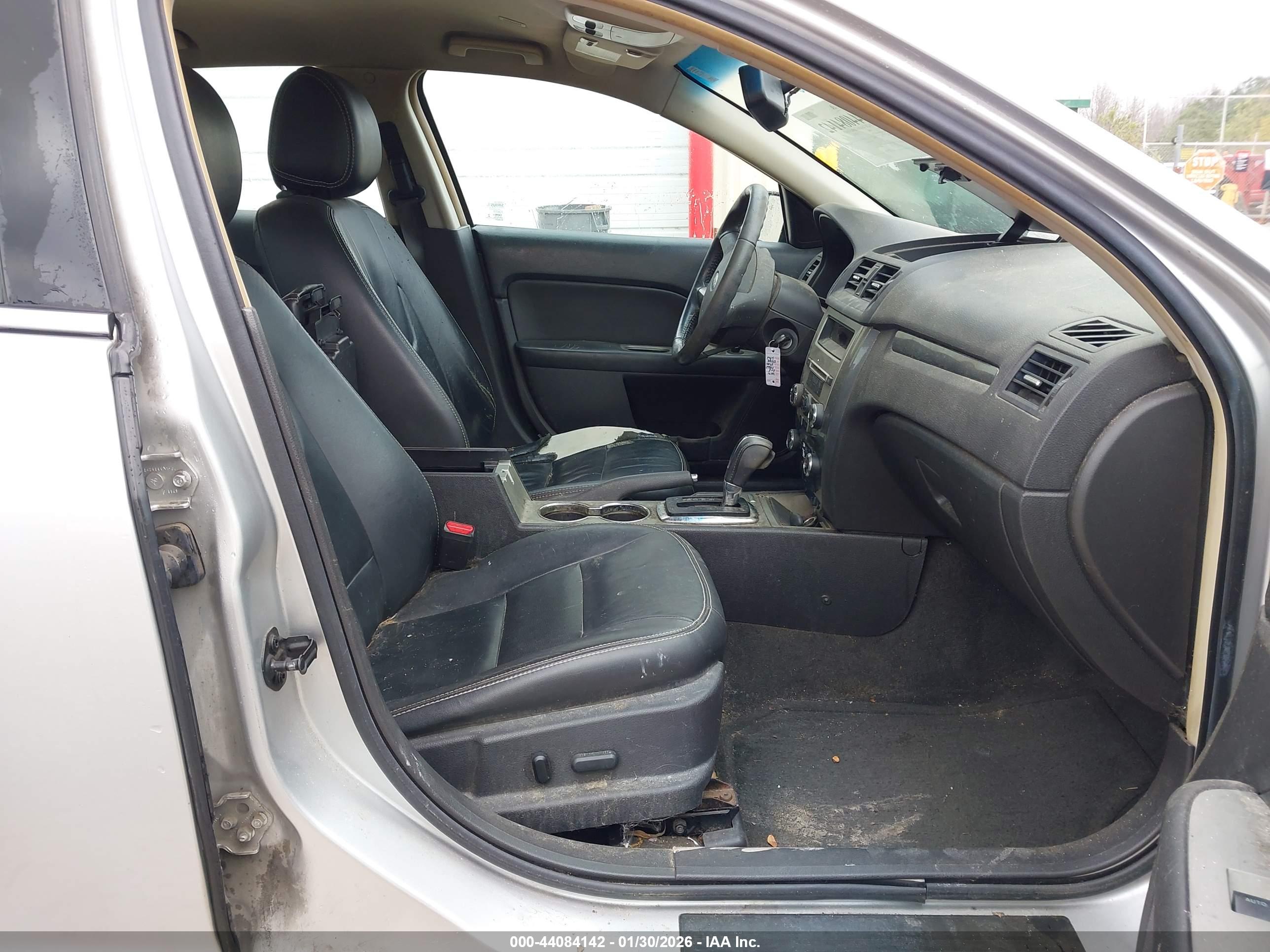 FORD FUSION image 5