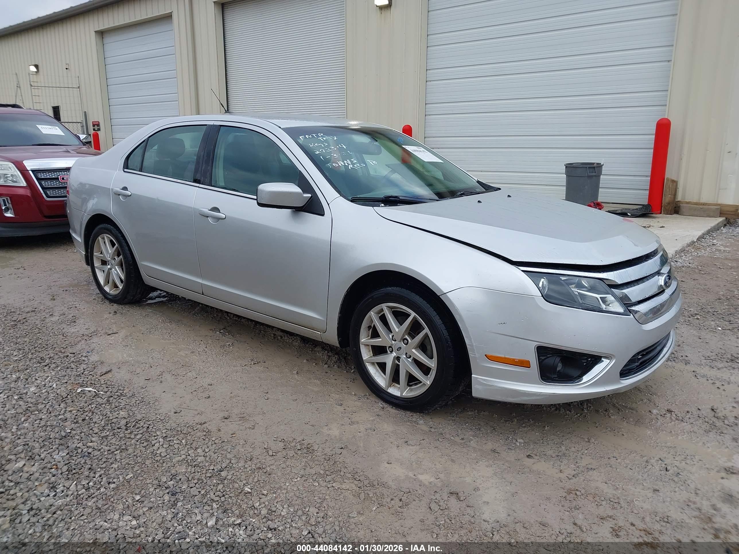 FORD FUSION image 6
