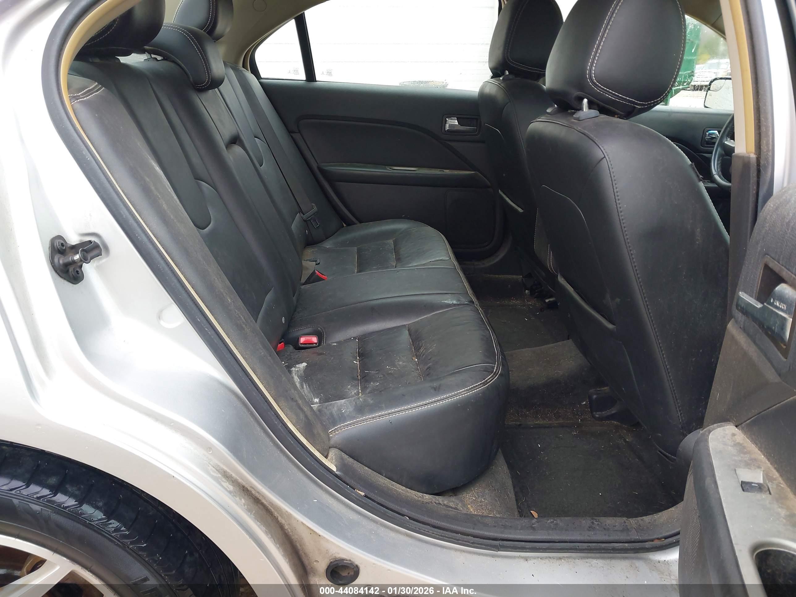 FORD FUSION image 8
