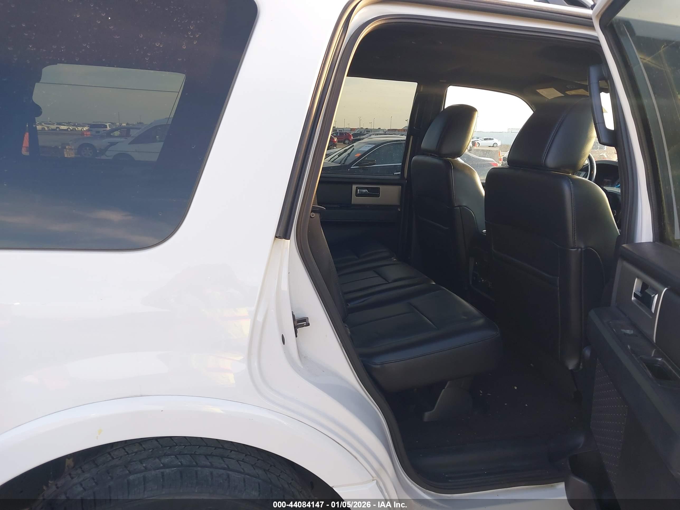 FORD EXPEDITION image 8
