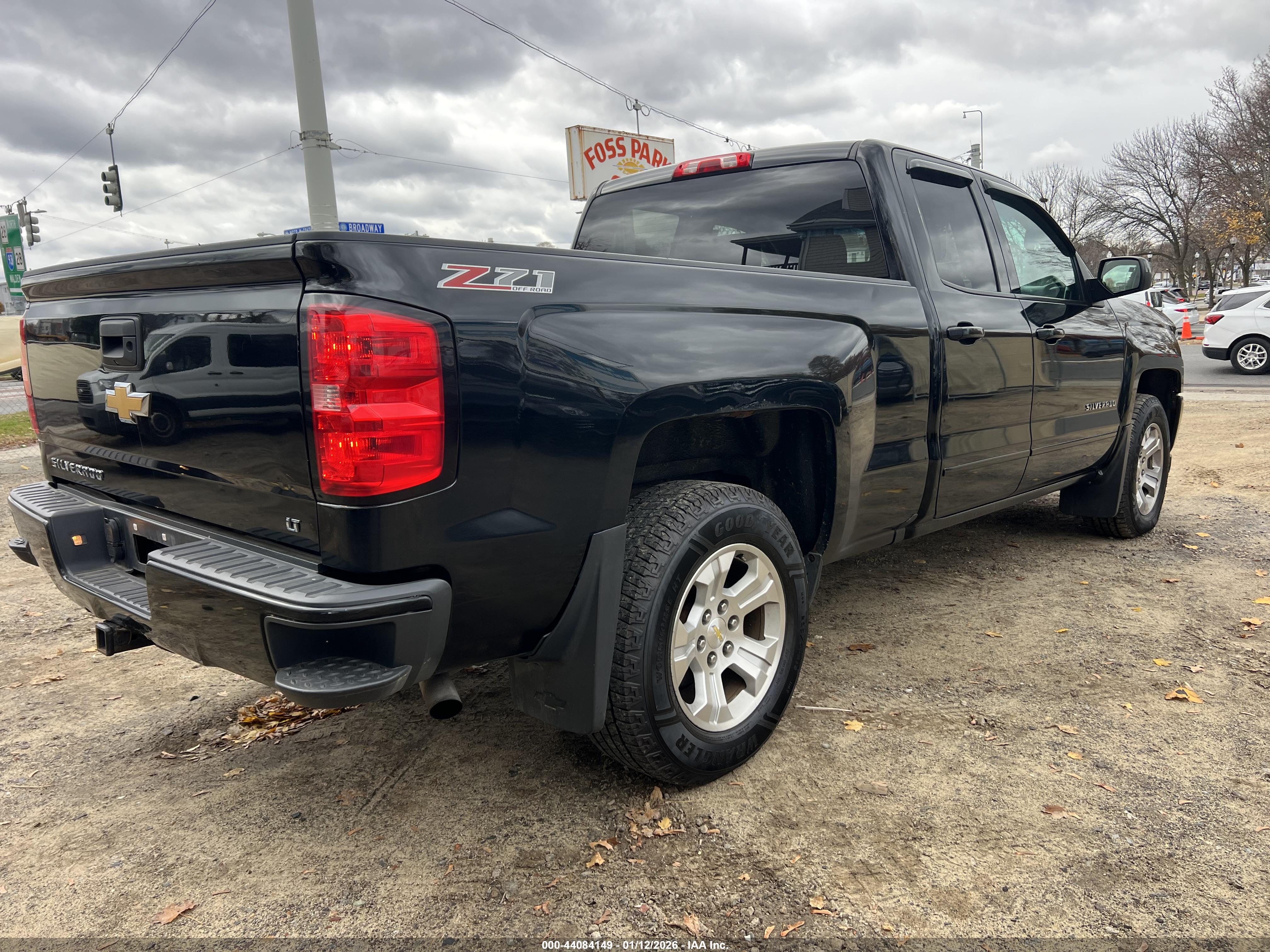 CHEVROLET SILVERADO image 4