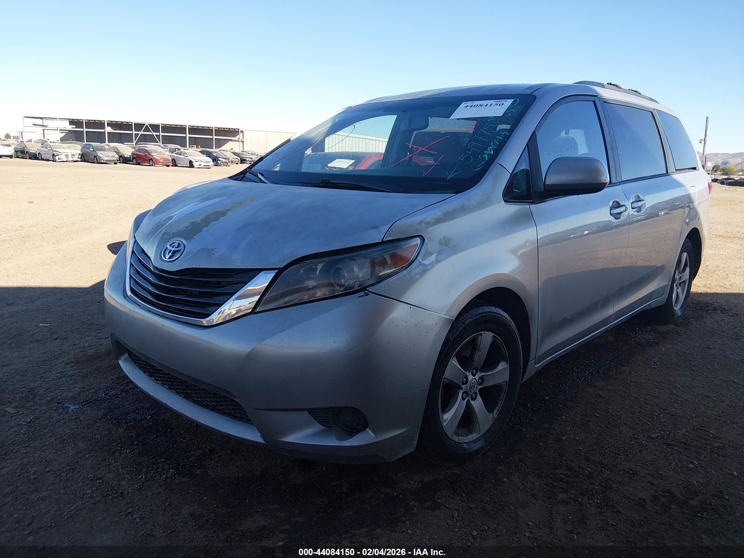 TOYOTA SIENNA image 2