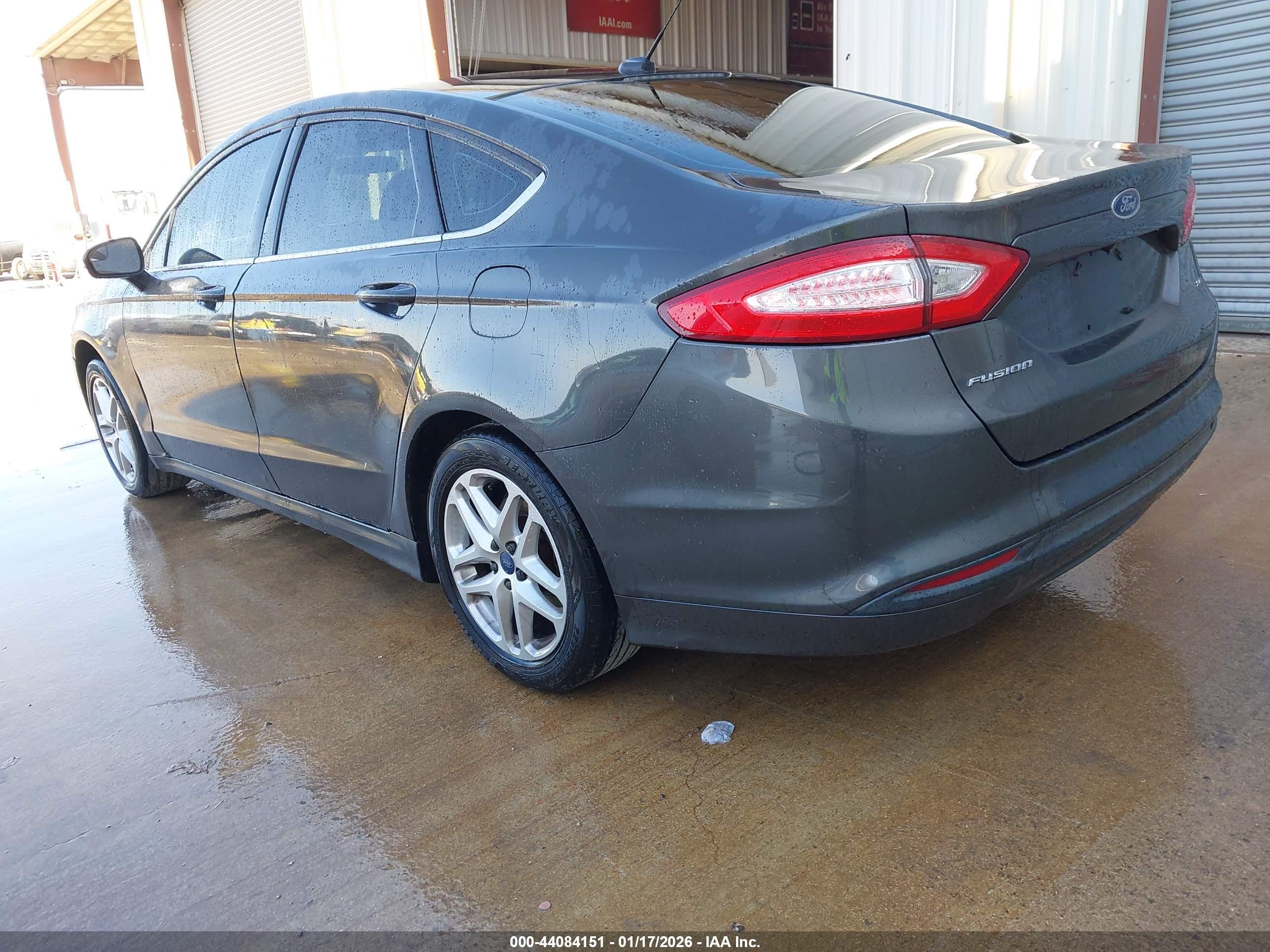 FORD FUSION image 3