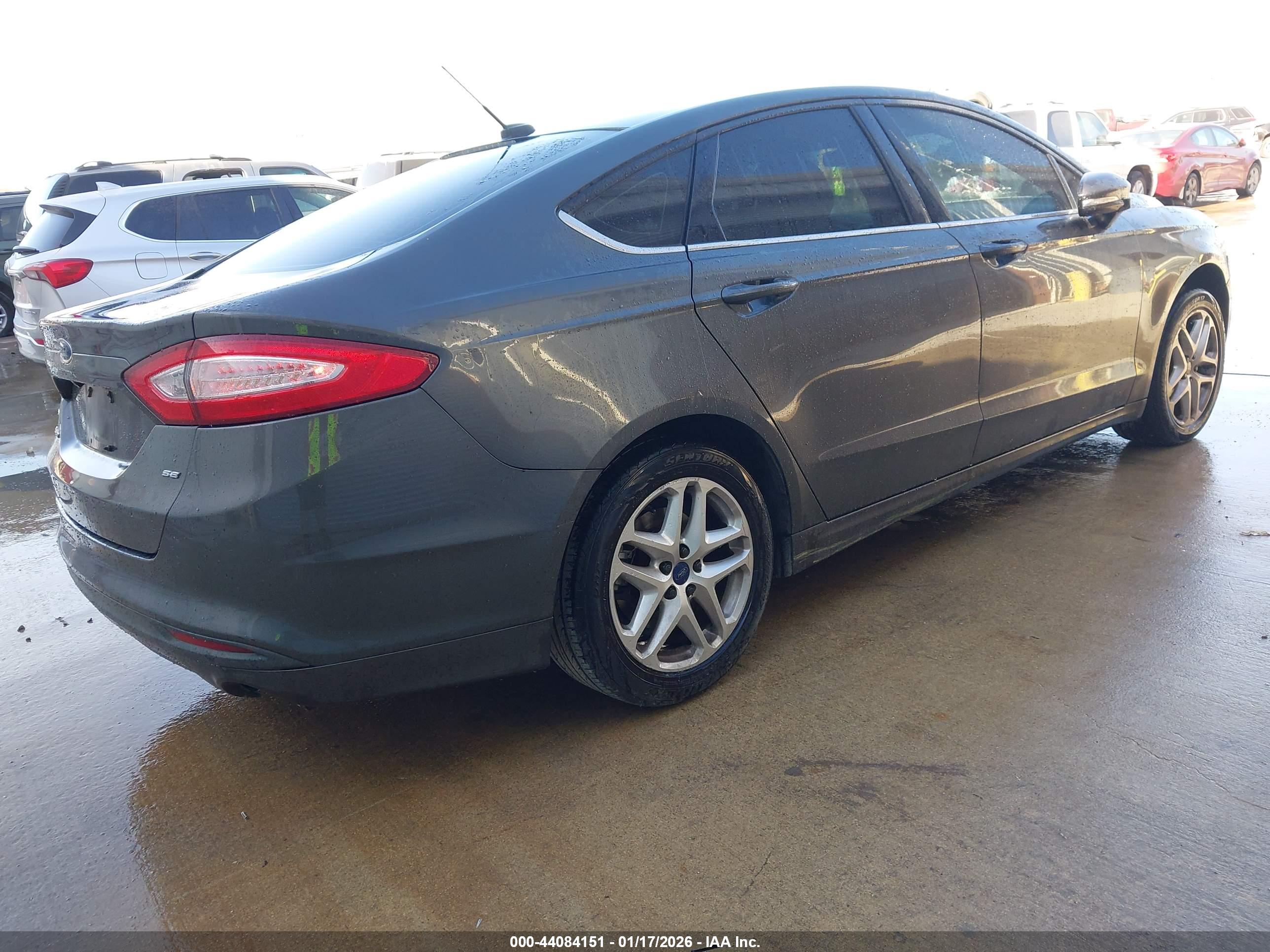 FORD FUSION image 4