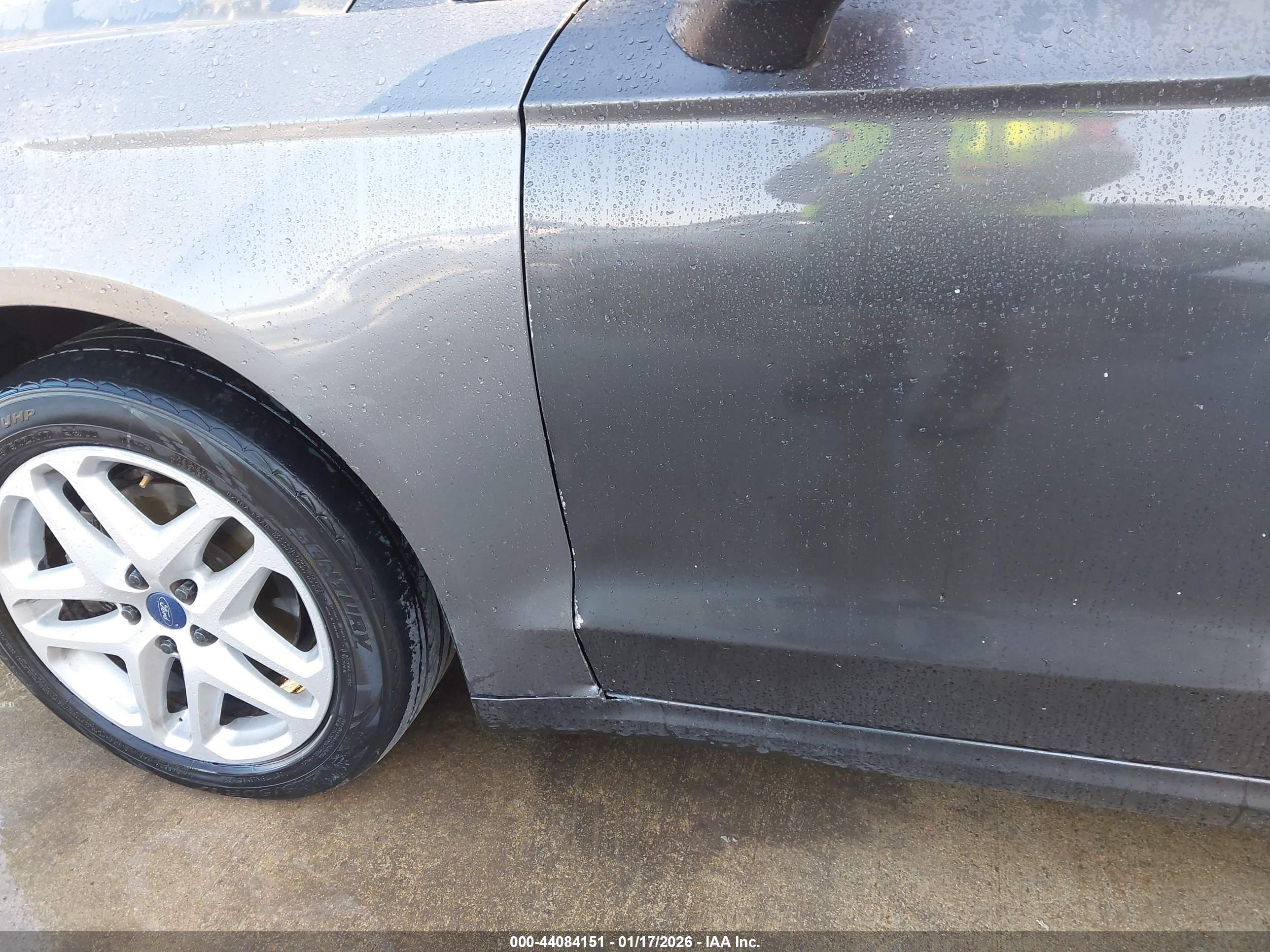 FORD FUSION image 6