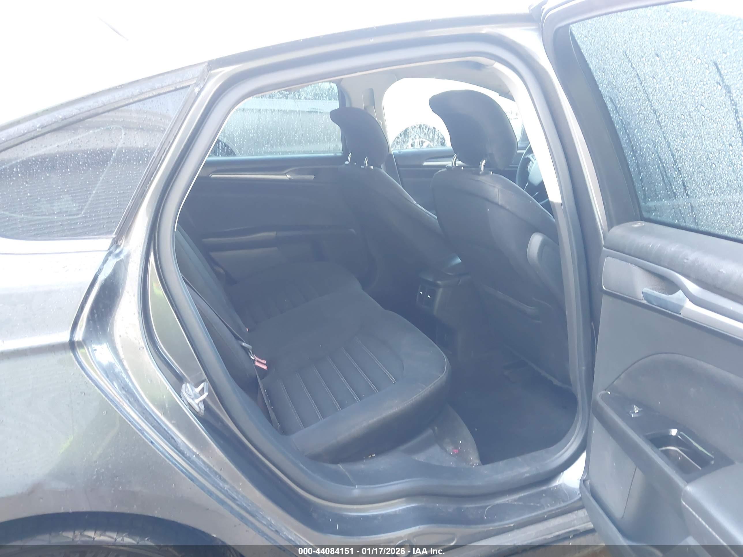 FORD FUSION image 8