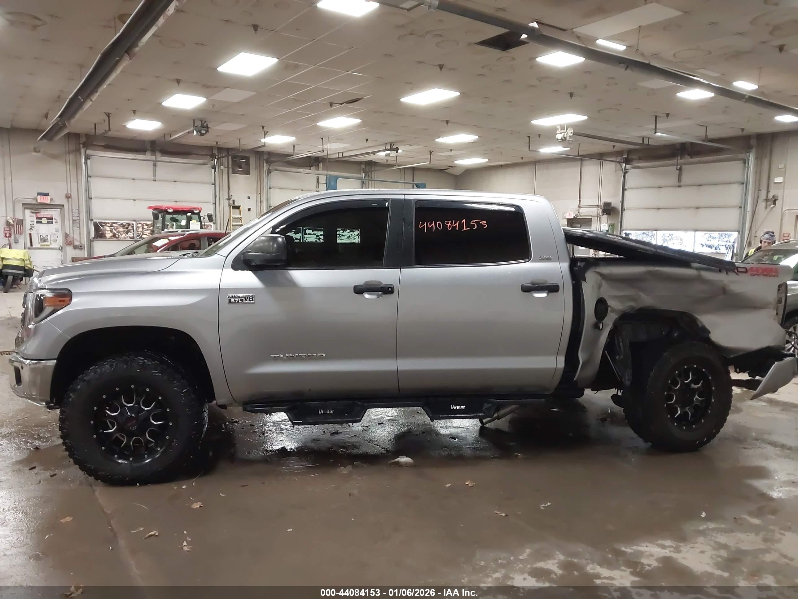 TOYOTA TUNDRA image 6