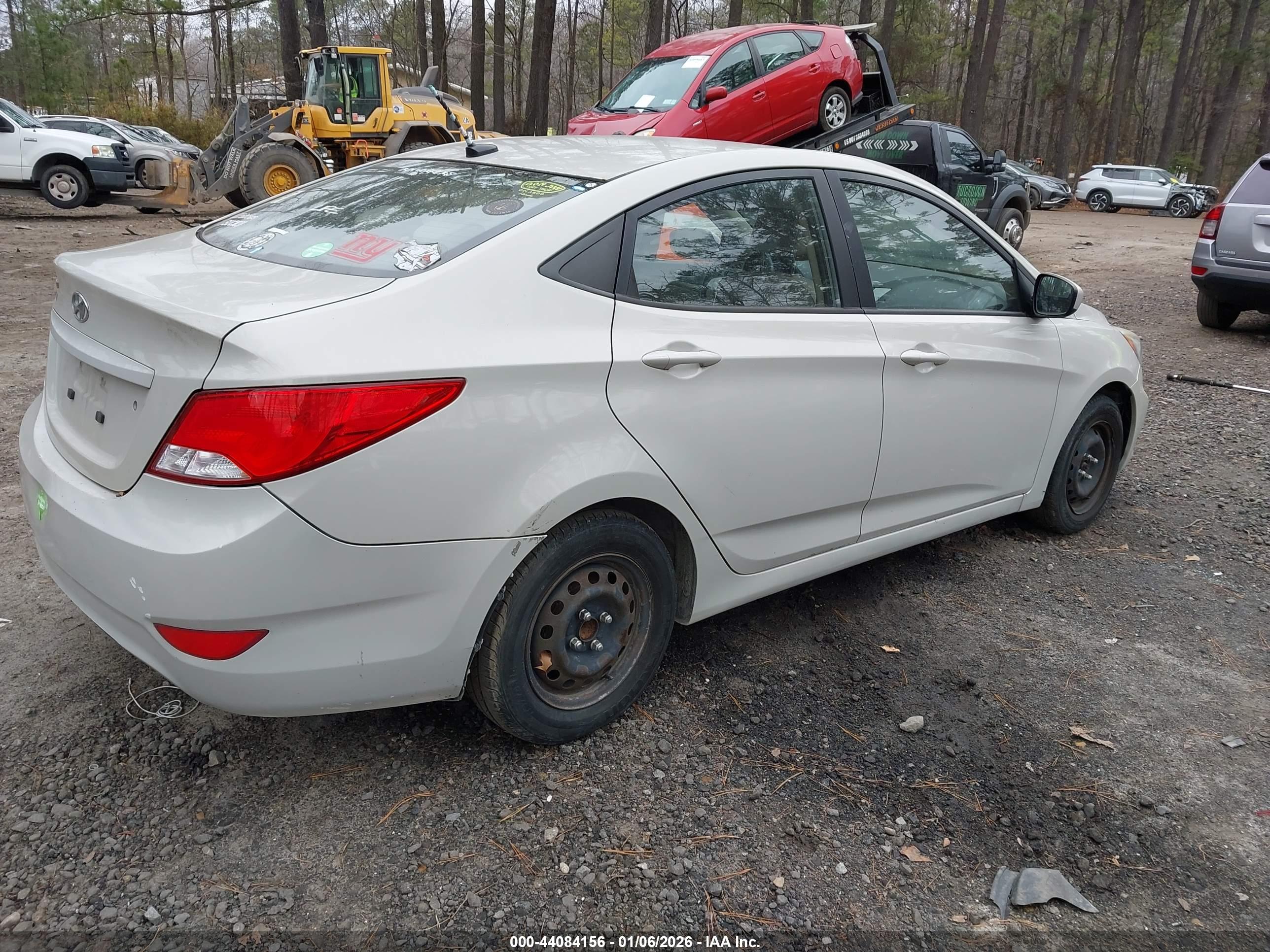 HYUNDAI ACCENT image 4