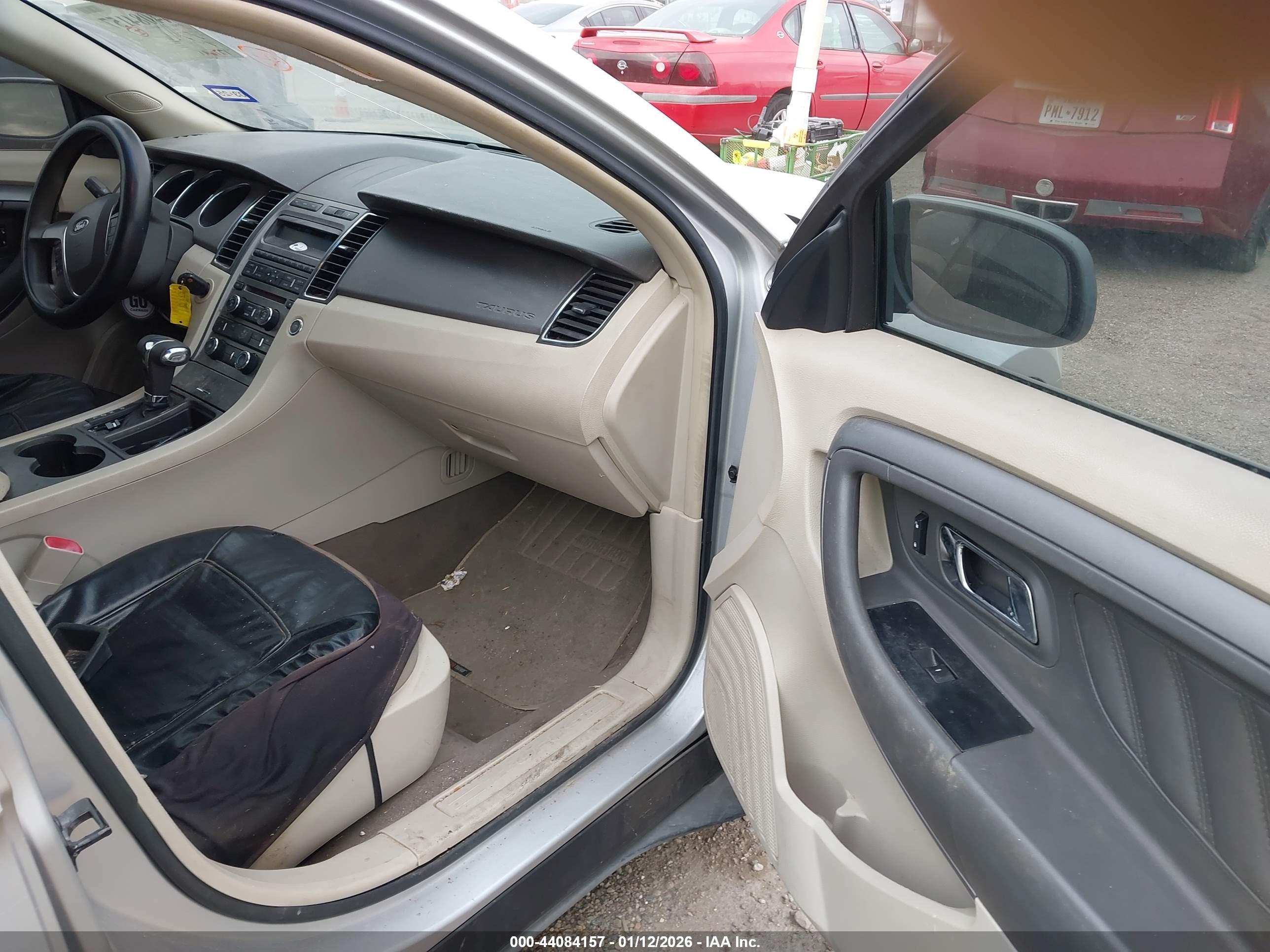 FORD TAURUS image 5