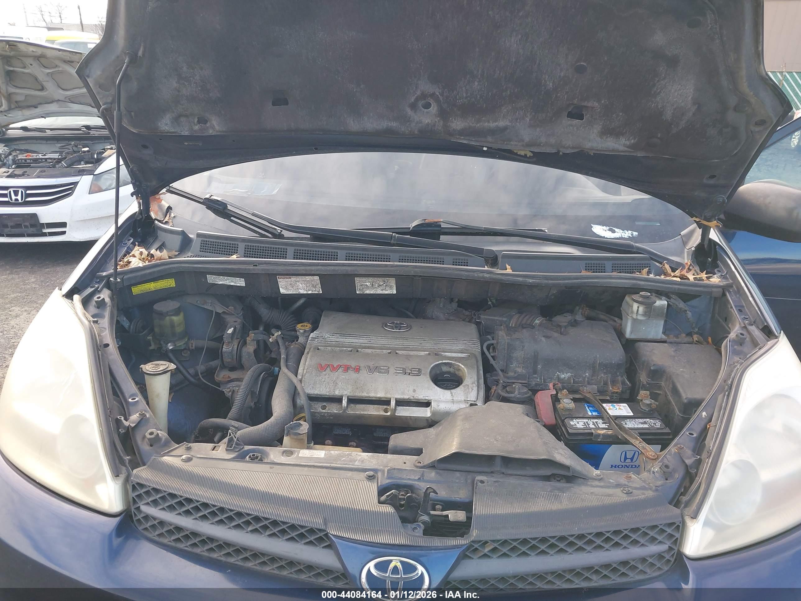 TOYOTA SIENNA image 10