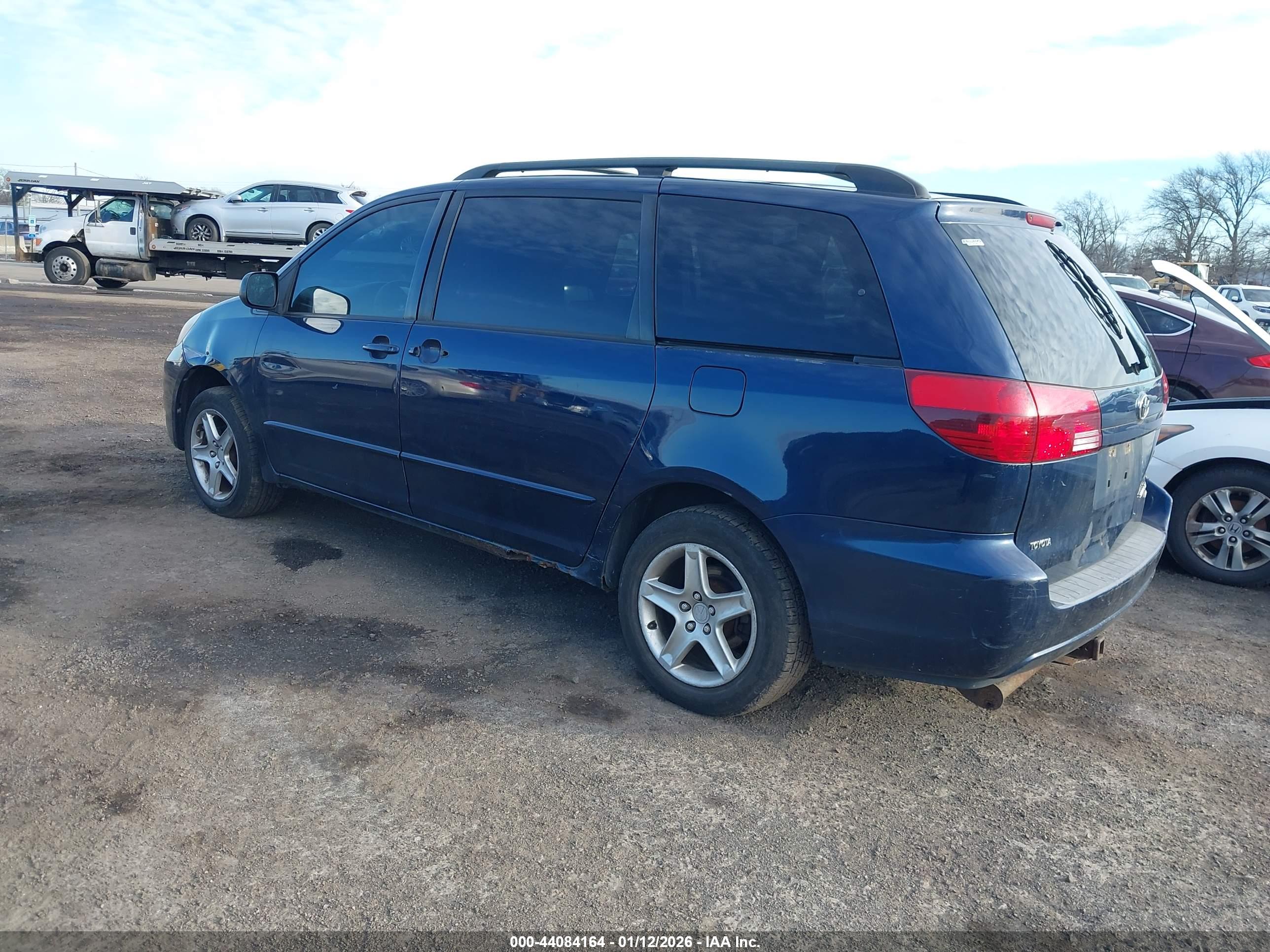 TOYOTA SIENNA image 3