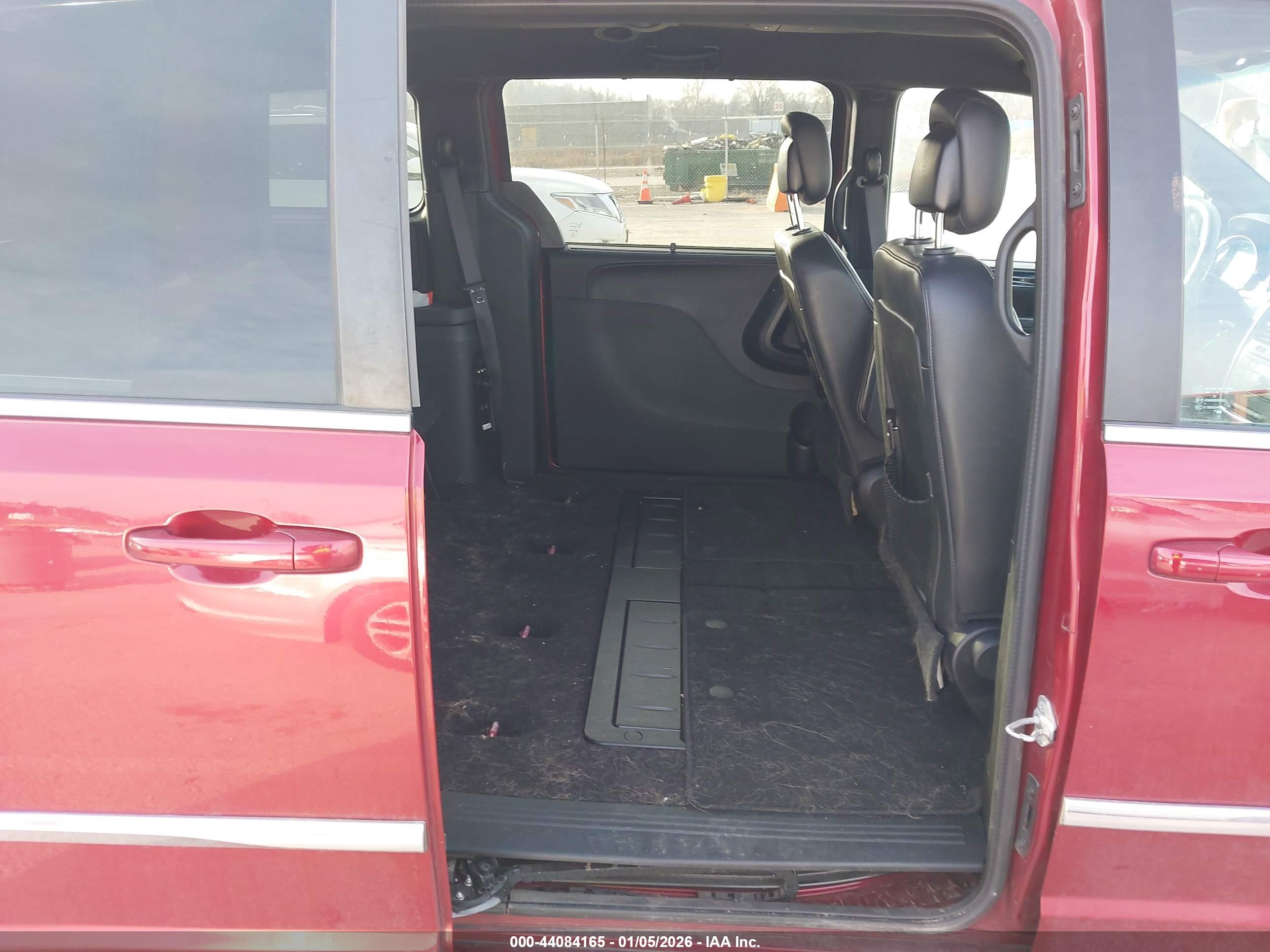 CHRYSLER TOWN image 8