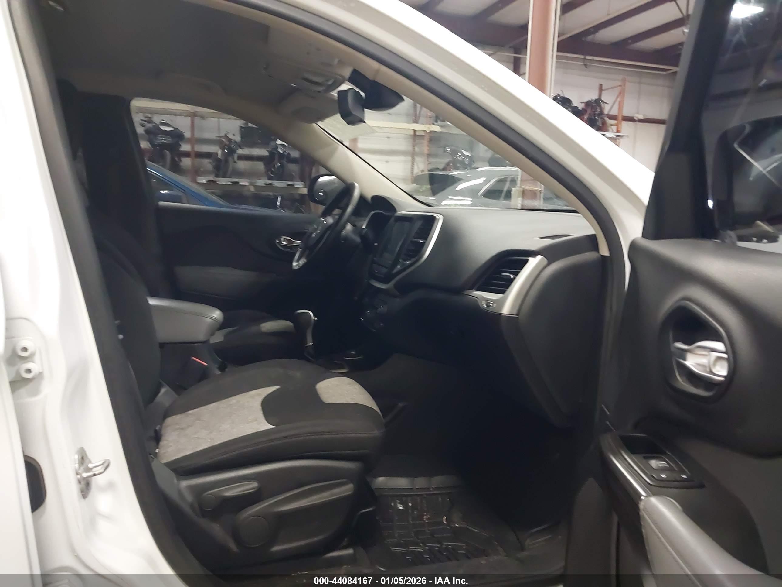 JEEP CHEROKEE image 5