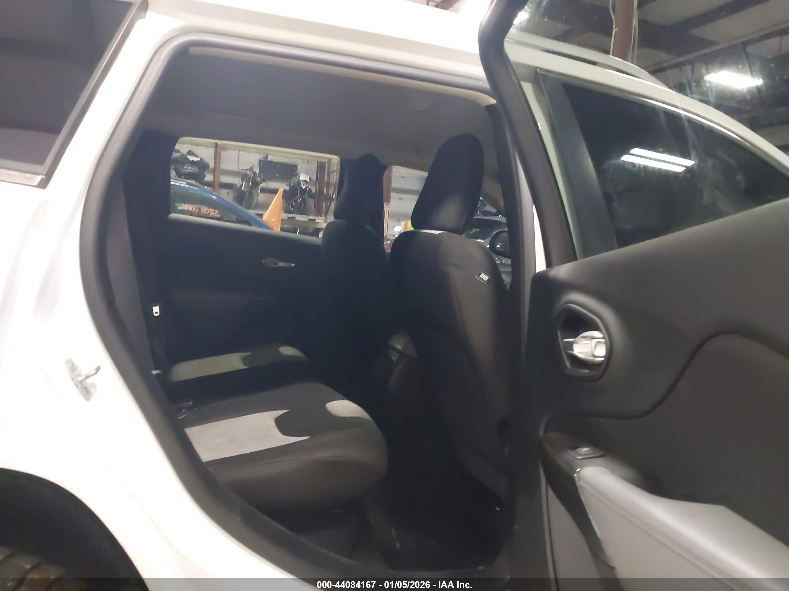 JEEP CHEROKEE image 8