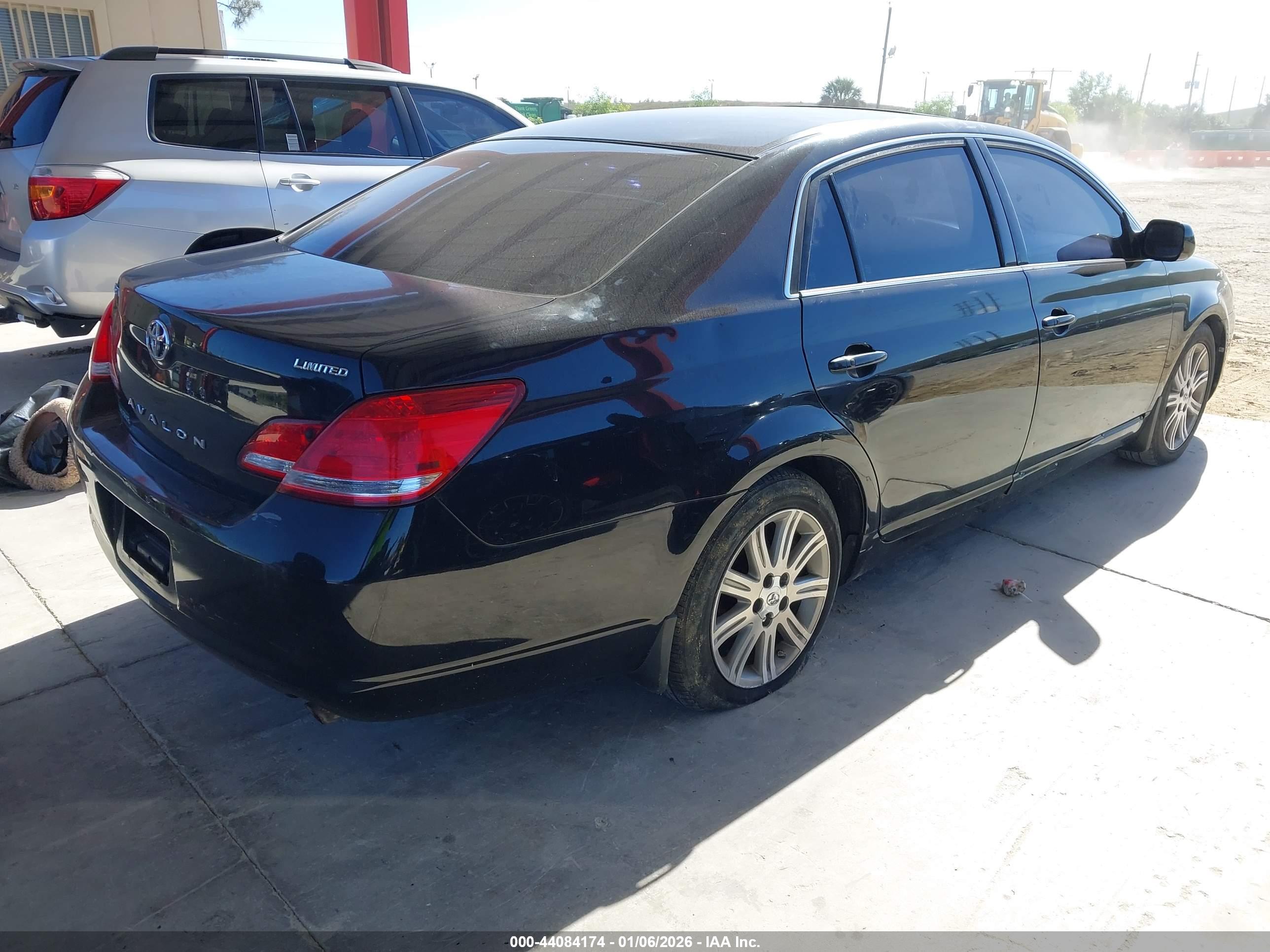 TOYOTA AVALON image 4