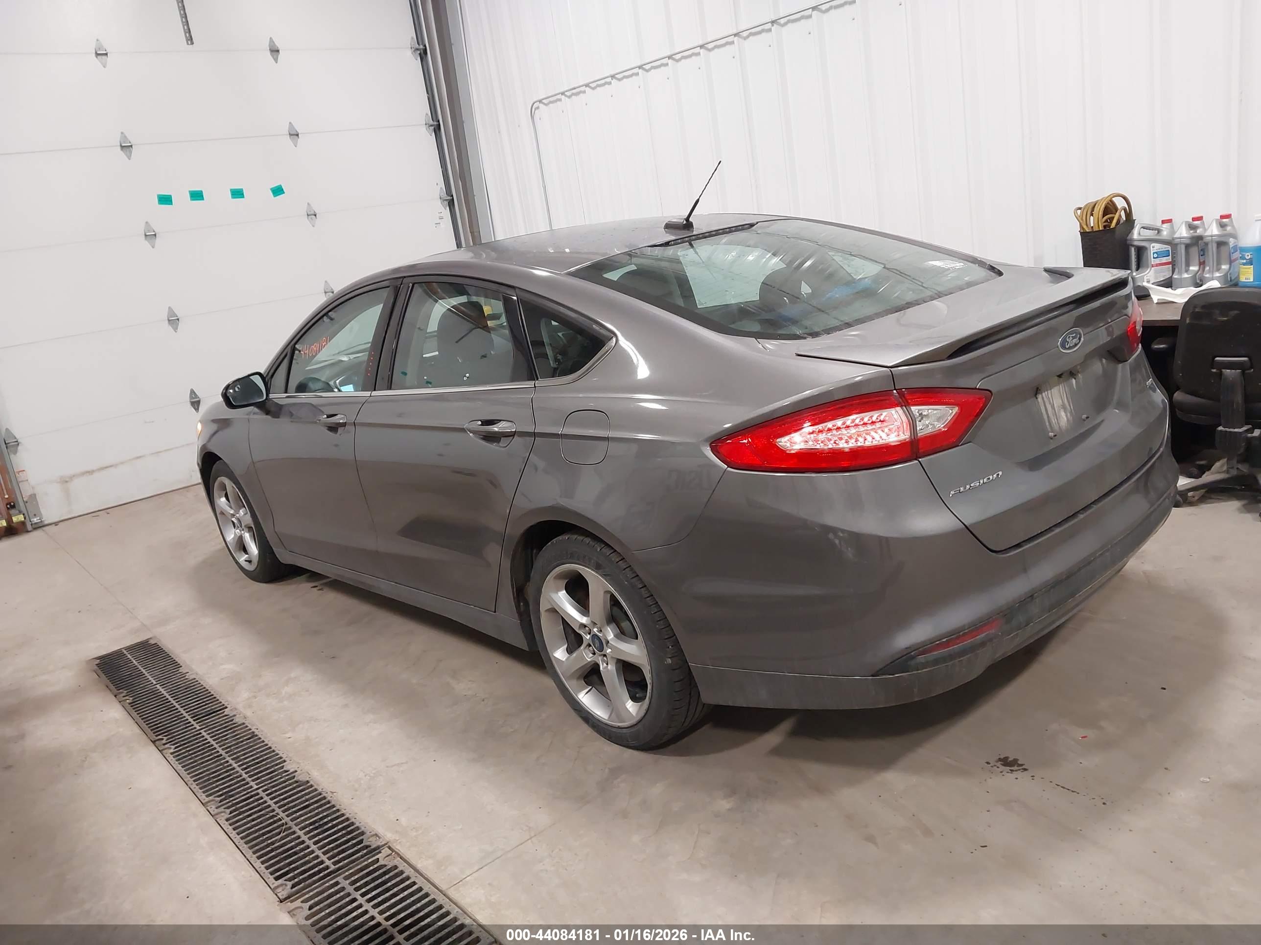 FORD FUSION image 3