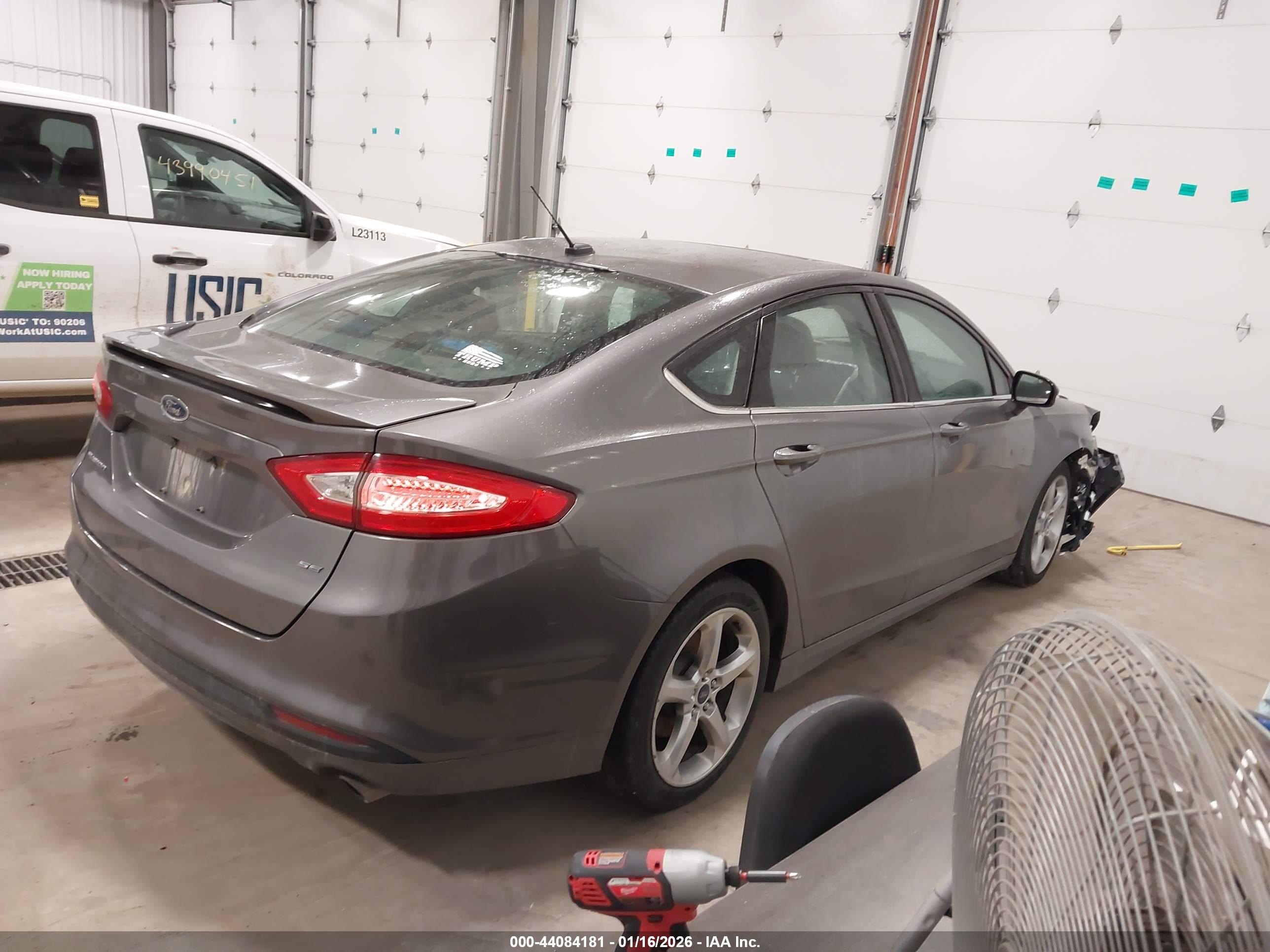 FORD FUSION image 4