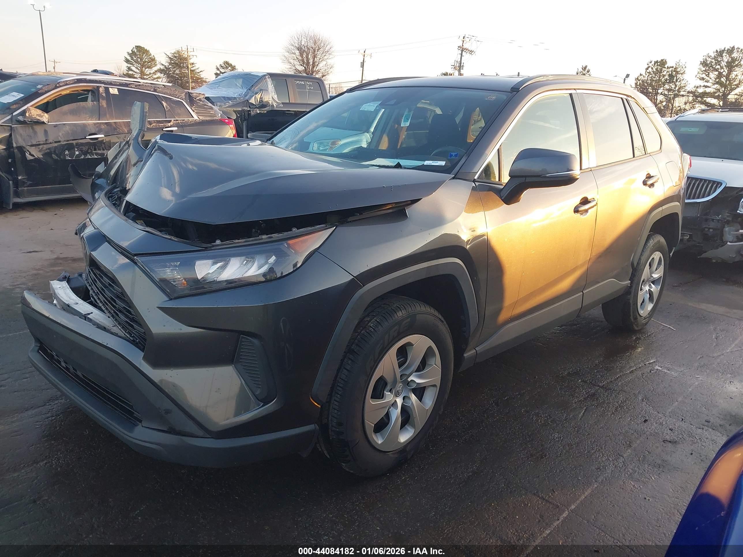 TOYOTA RAV4 image 2