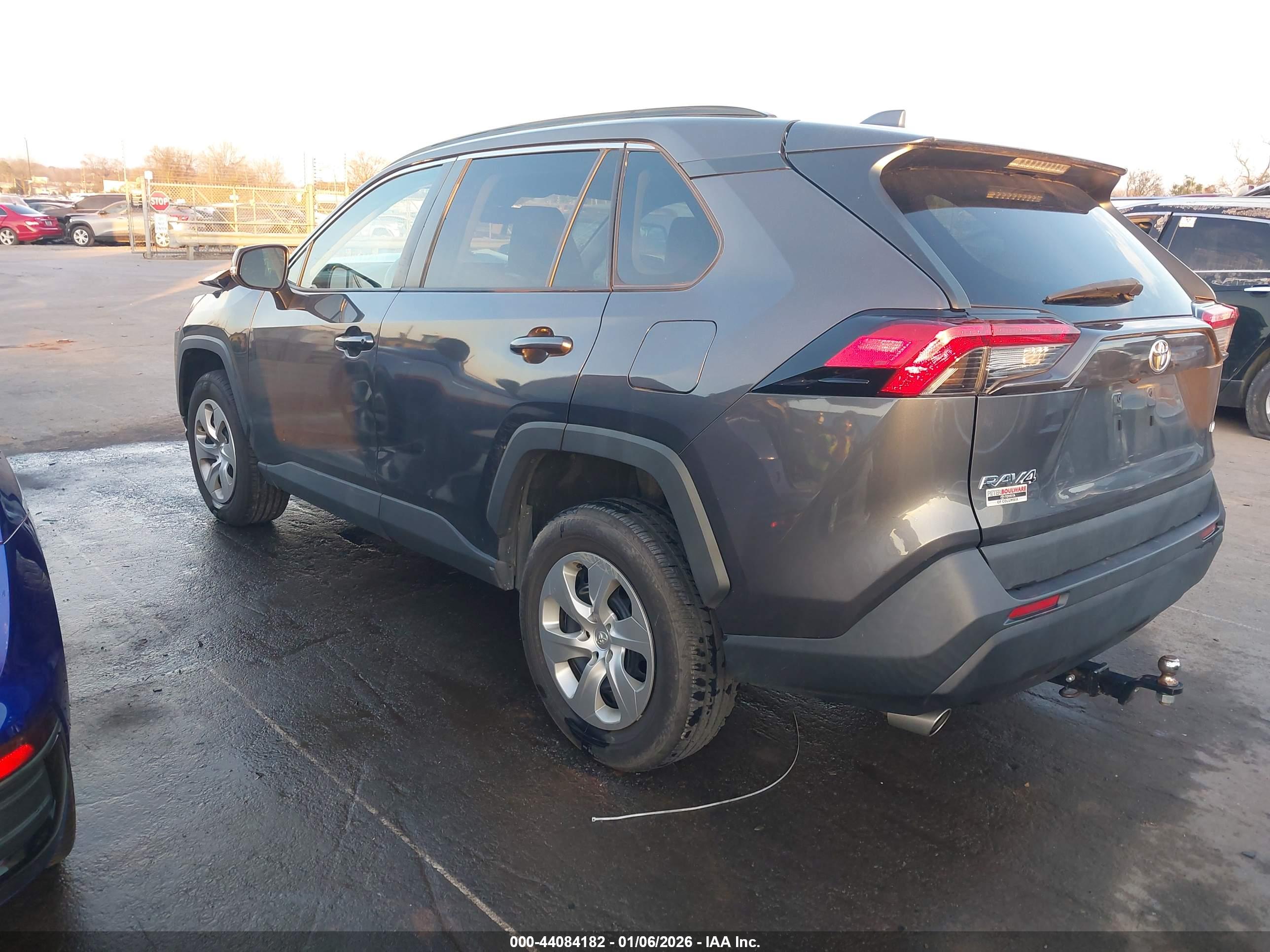 TOYOTA RAV4 image 3