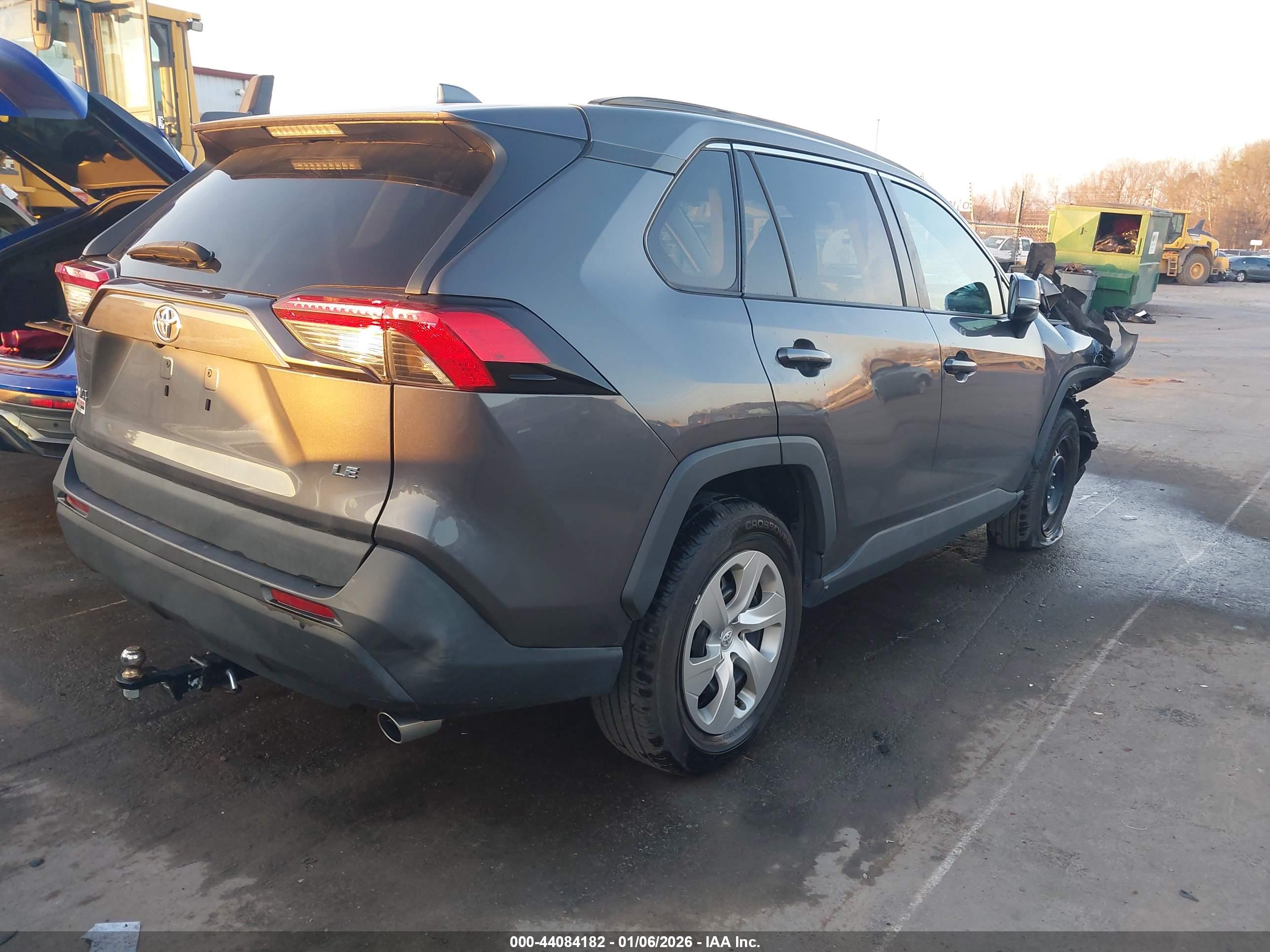 TOYOTA RAV4 image 4