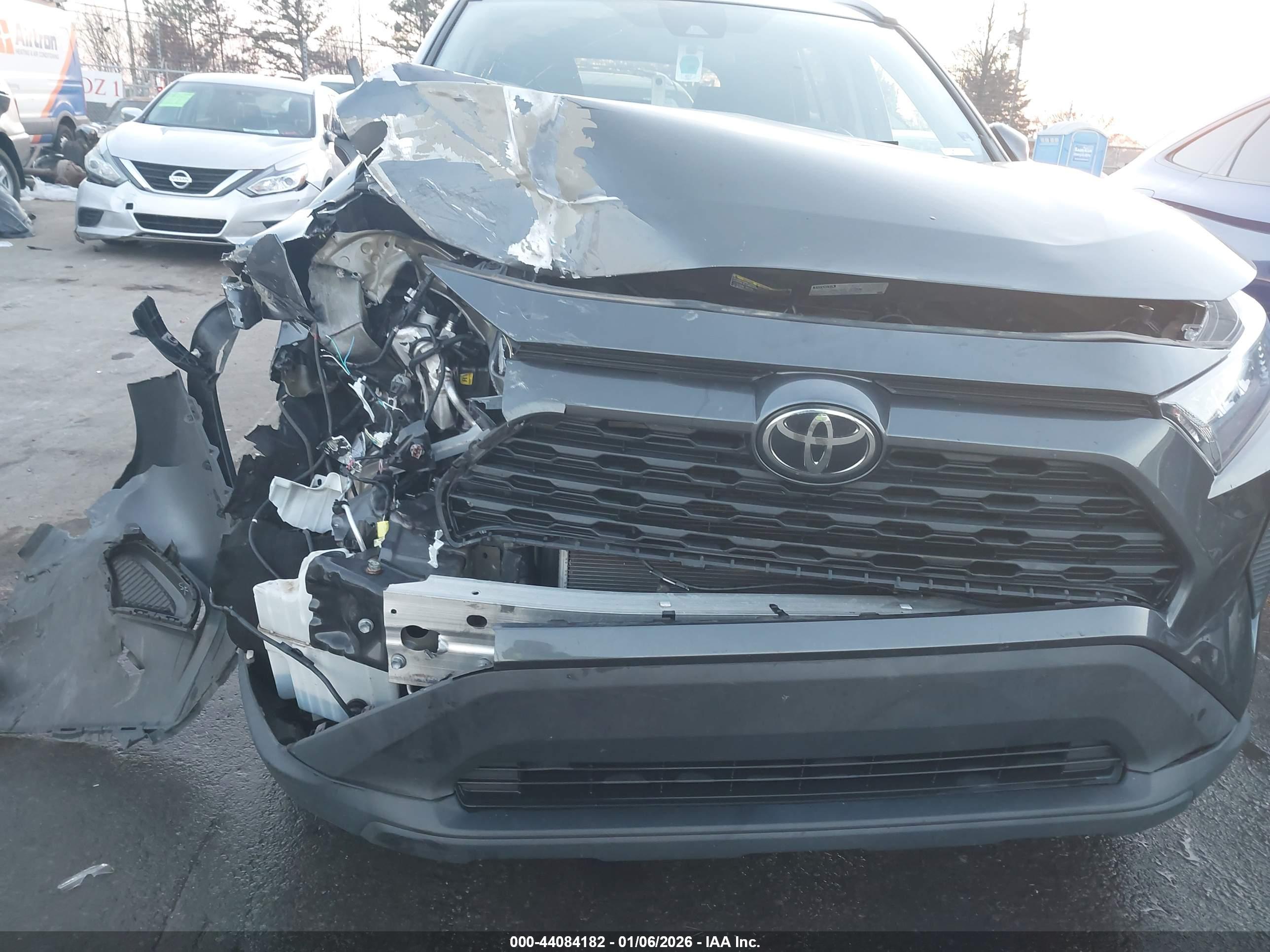 TOYOTA RAV4 image 6