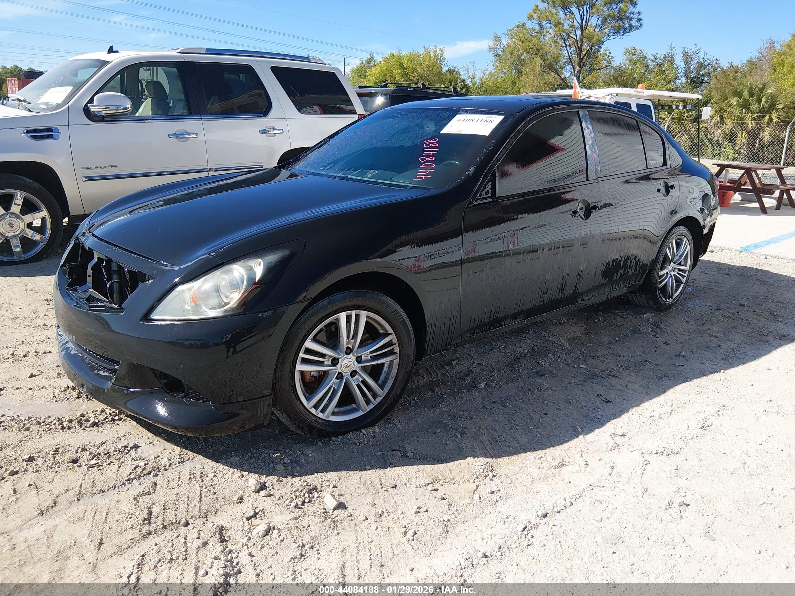 INFINITI G37 image 2