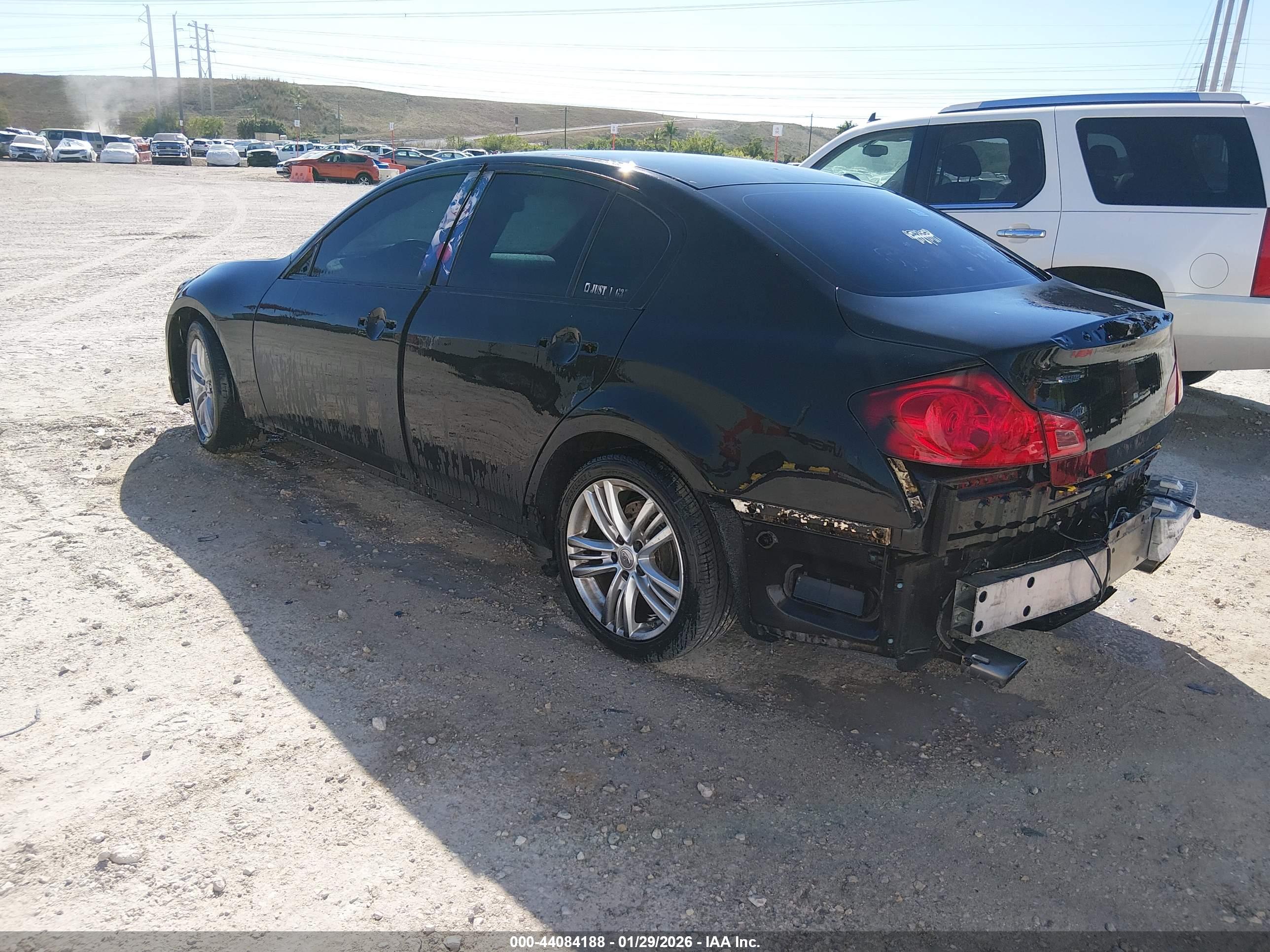 INFINITI G37 image 3