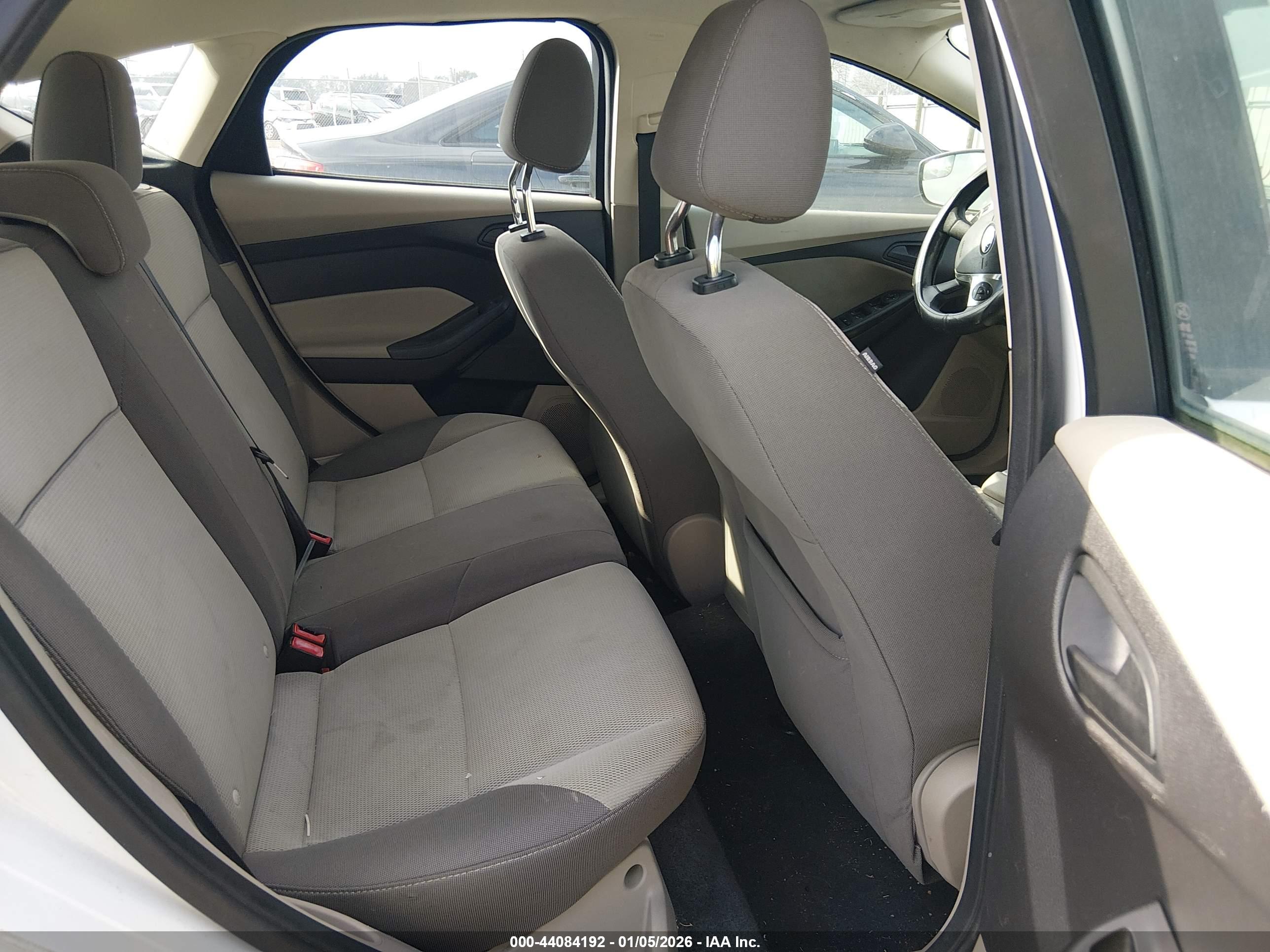 FORD FOCUS image 8