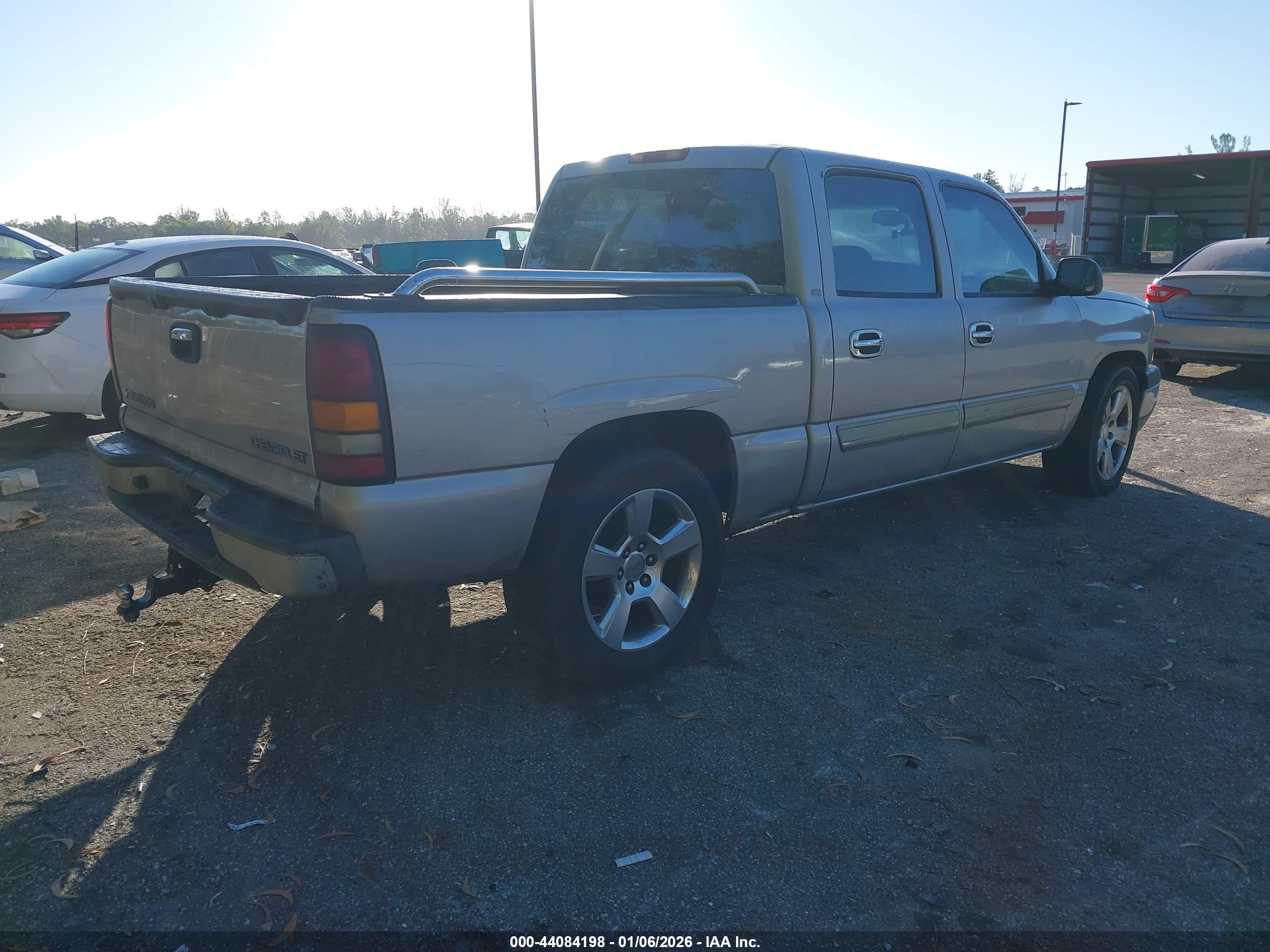 CHEVROLET SILVERADO image 4