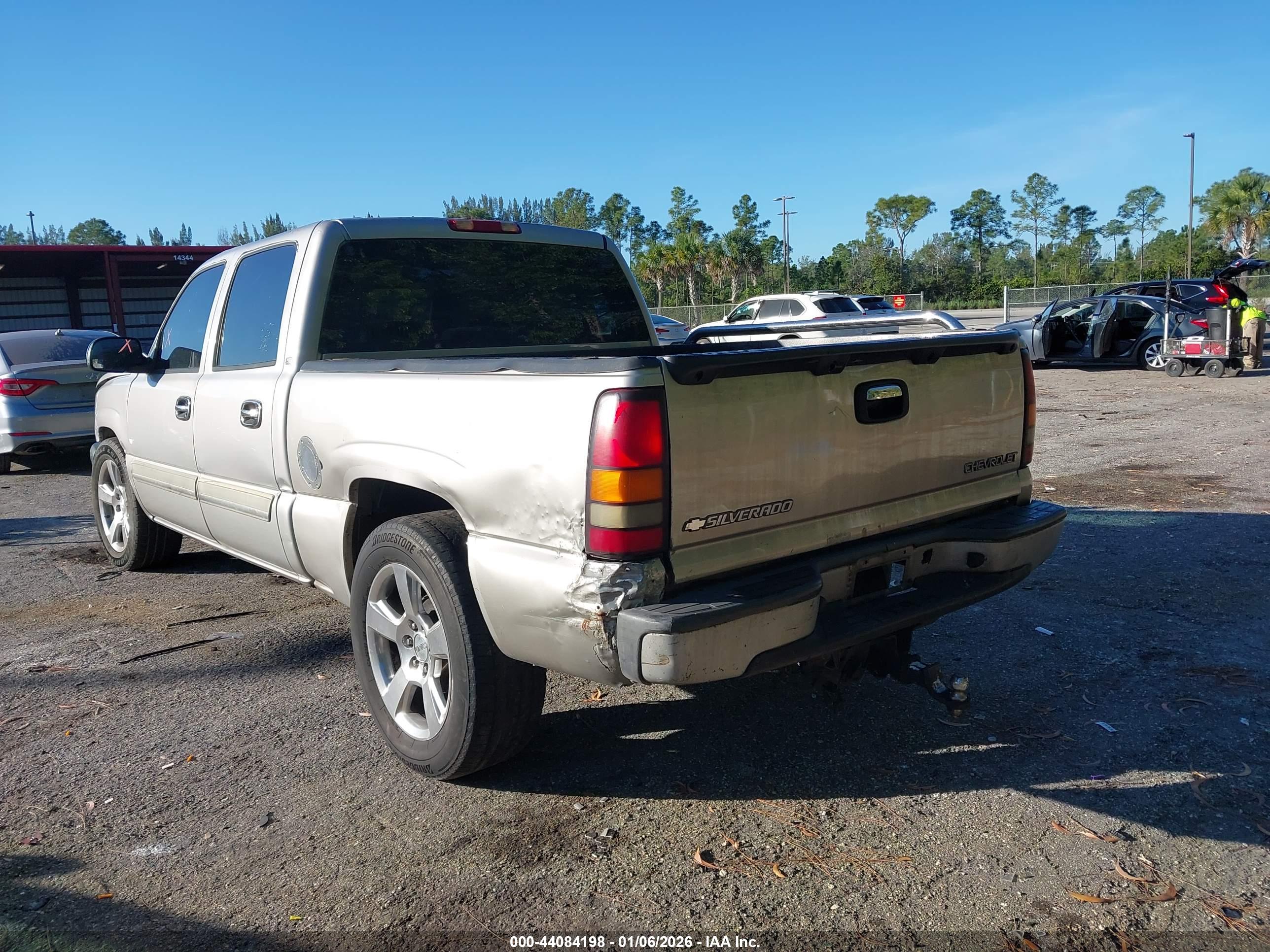 CHEVROLET SILVERADO image 6