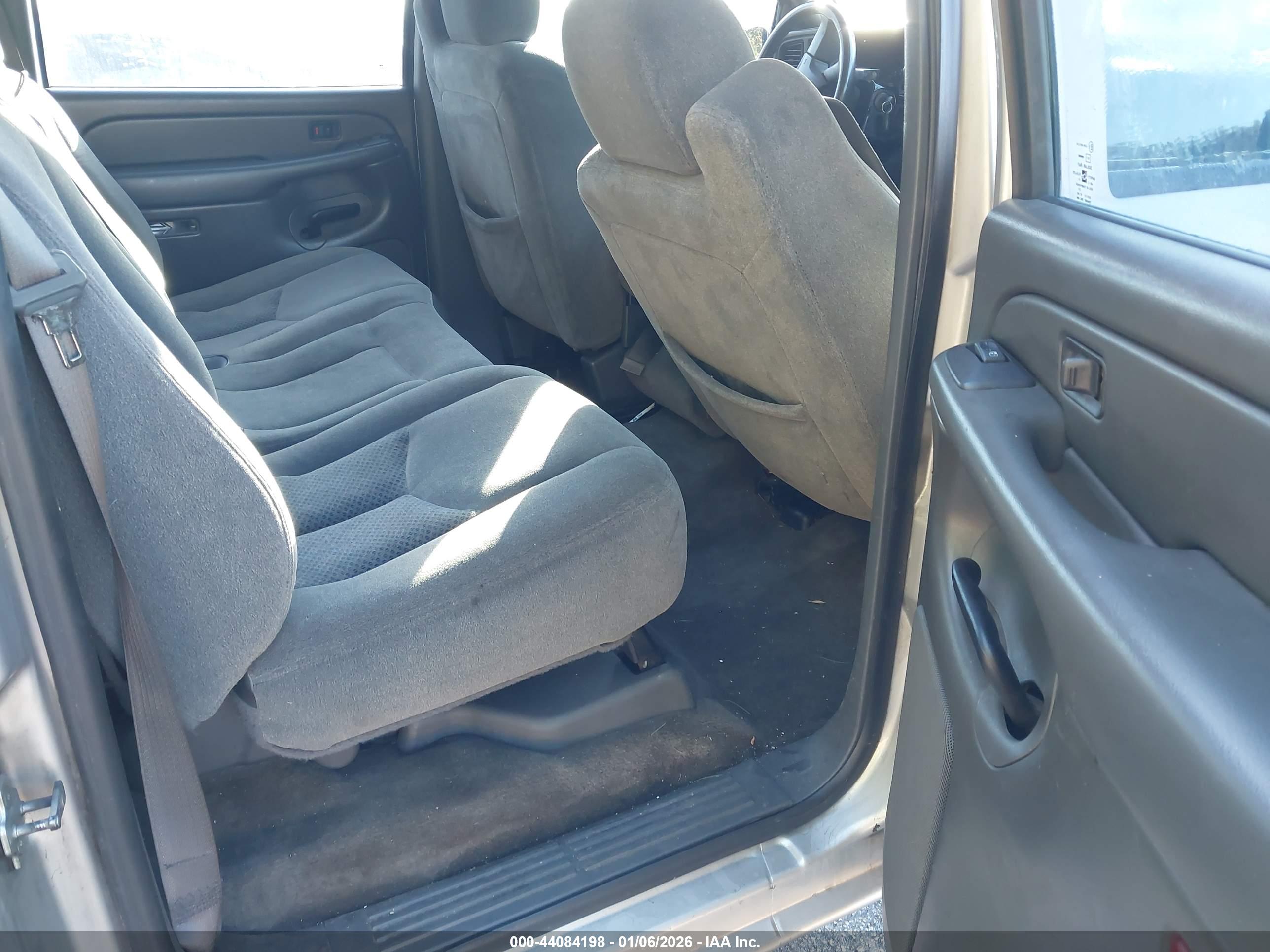 CHEVROLET SILVERADO image 8
