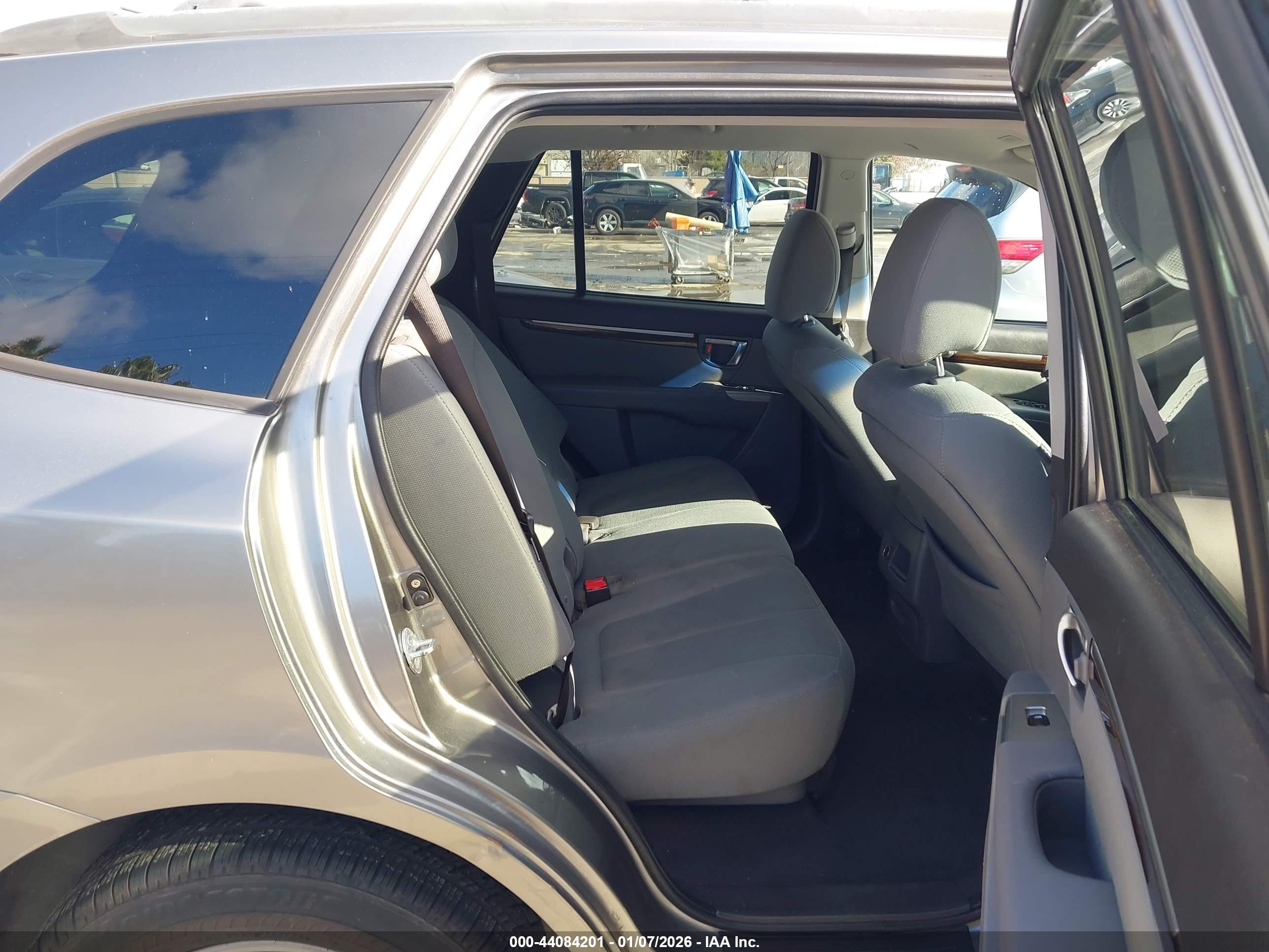 HYUNDAI SANTA image 8