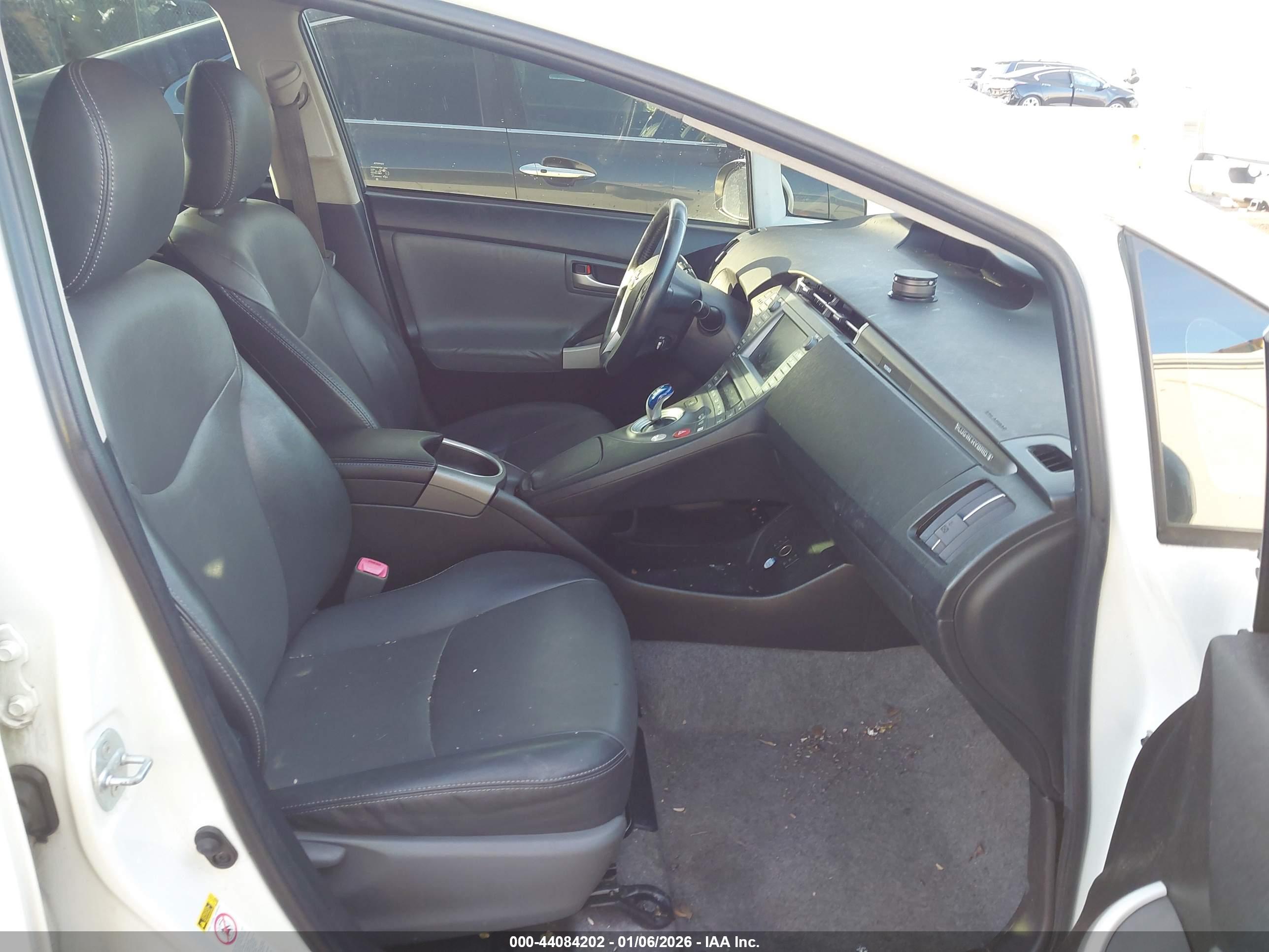 TOYOTA PRIUS image 5