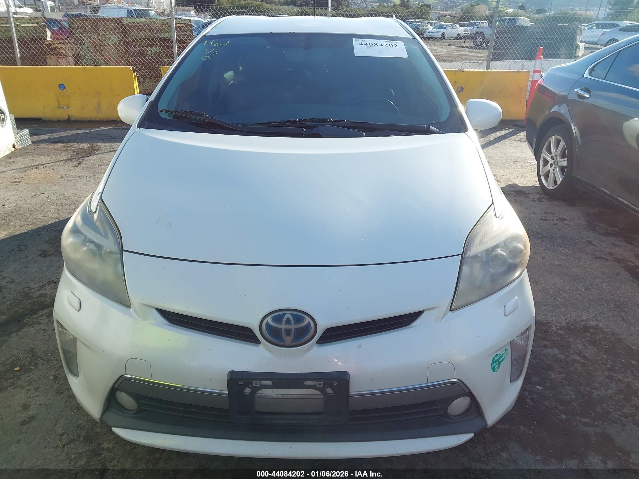 TOYOTA PRIUS image 6