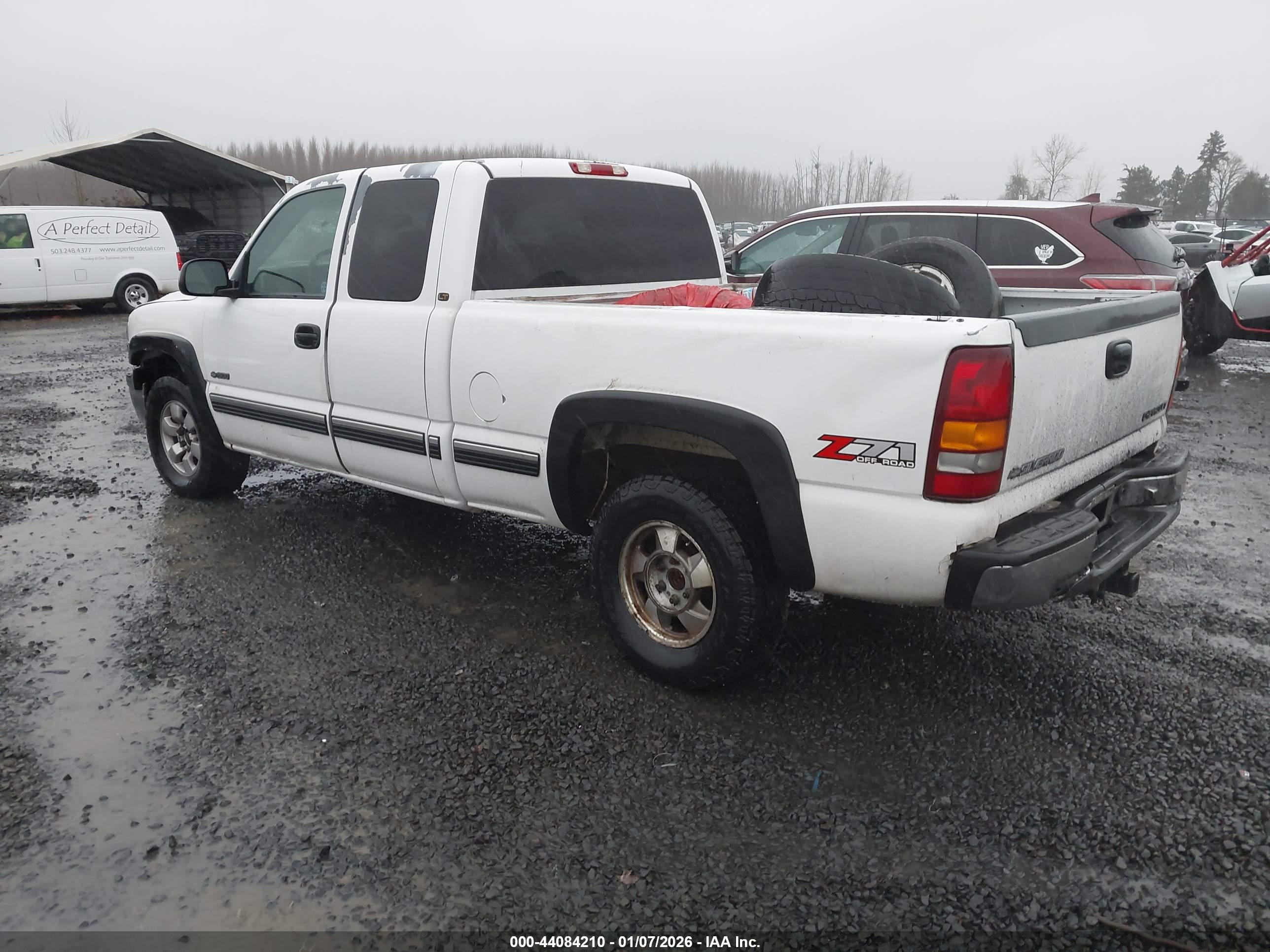 CHEVROLET SILVERADO image 3