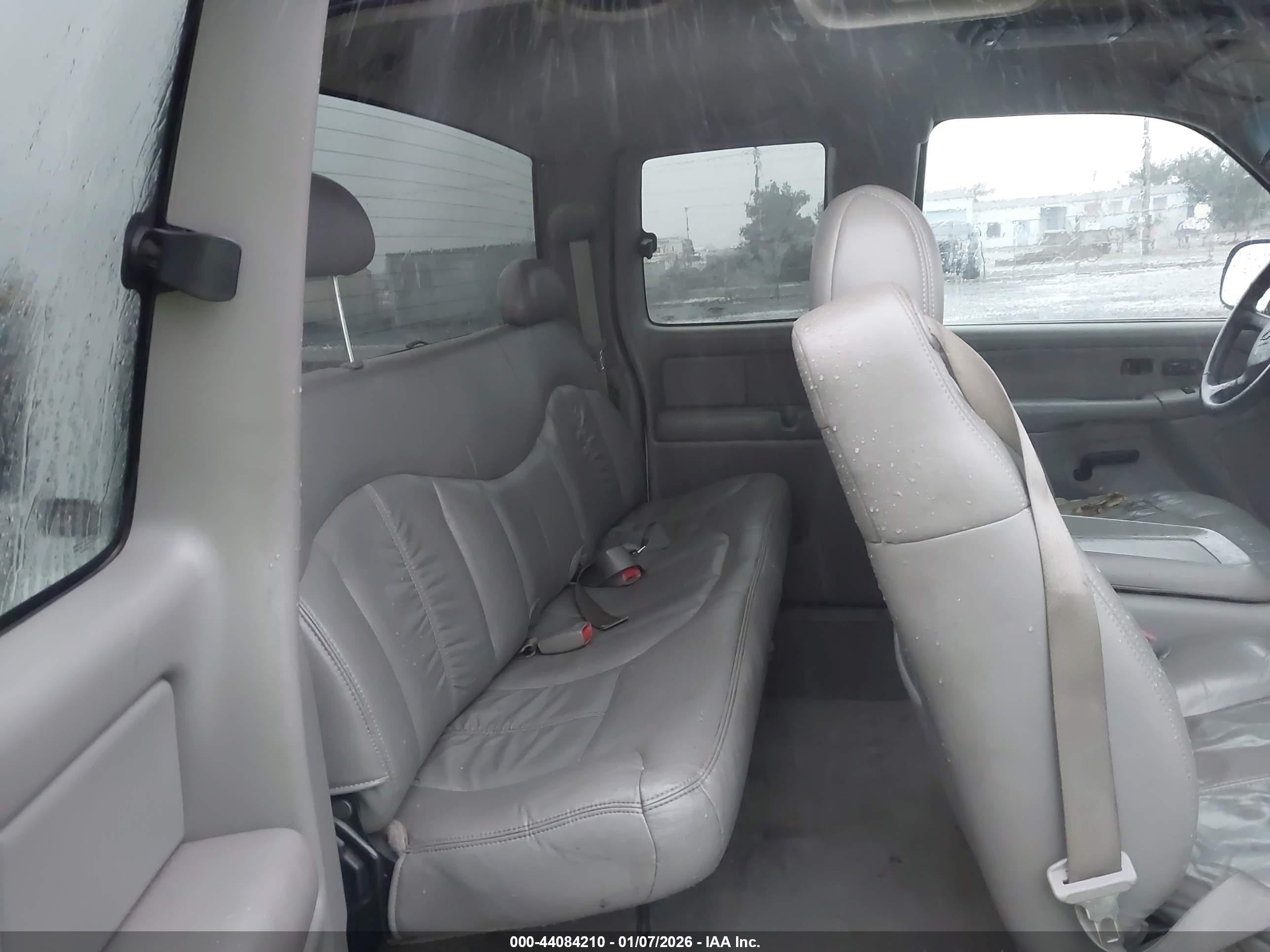 CHEVROLET SILVERADO image 8