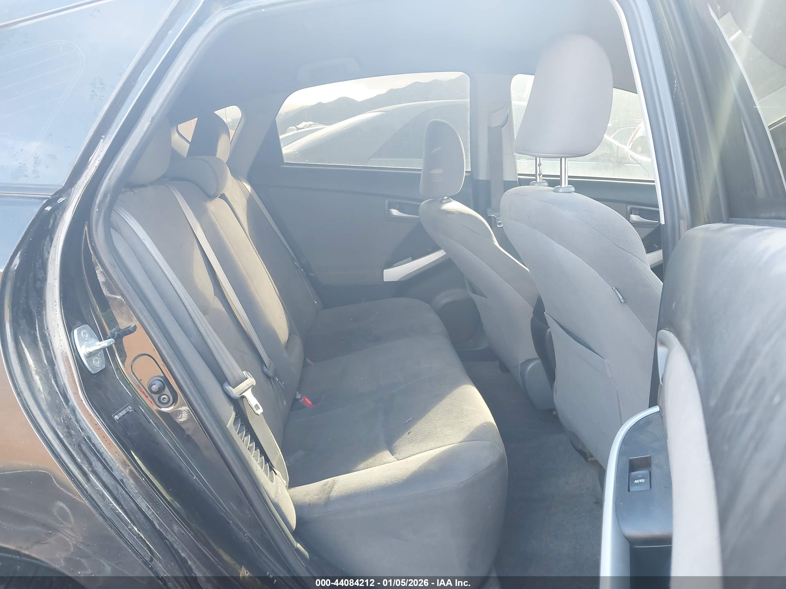 TOYOTA PRIUS image 8